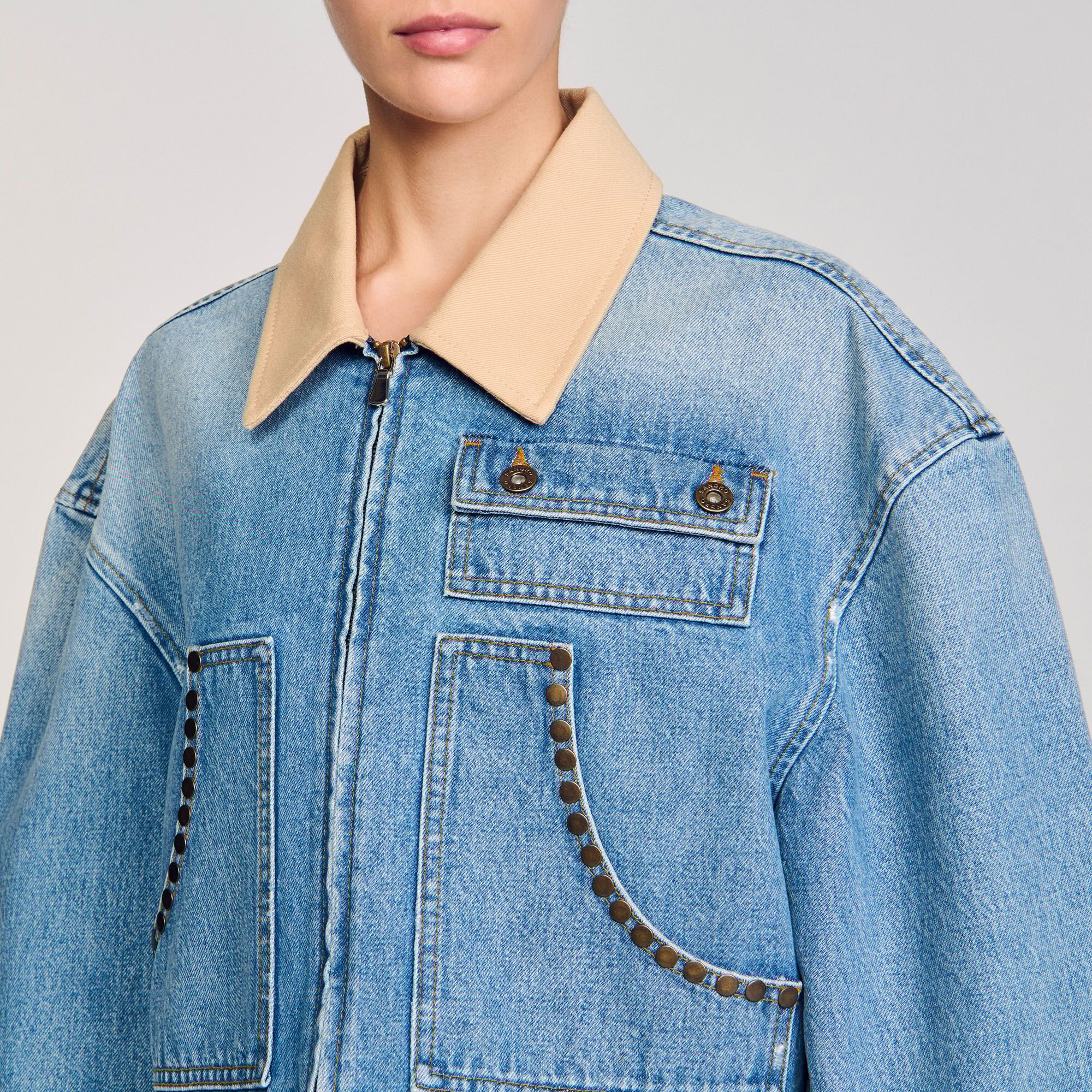 Blouson en jean à studs