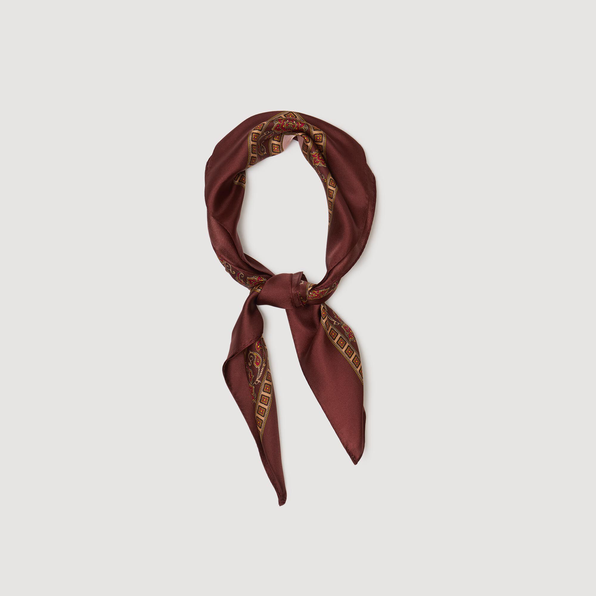Foulard à imprimé placé