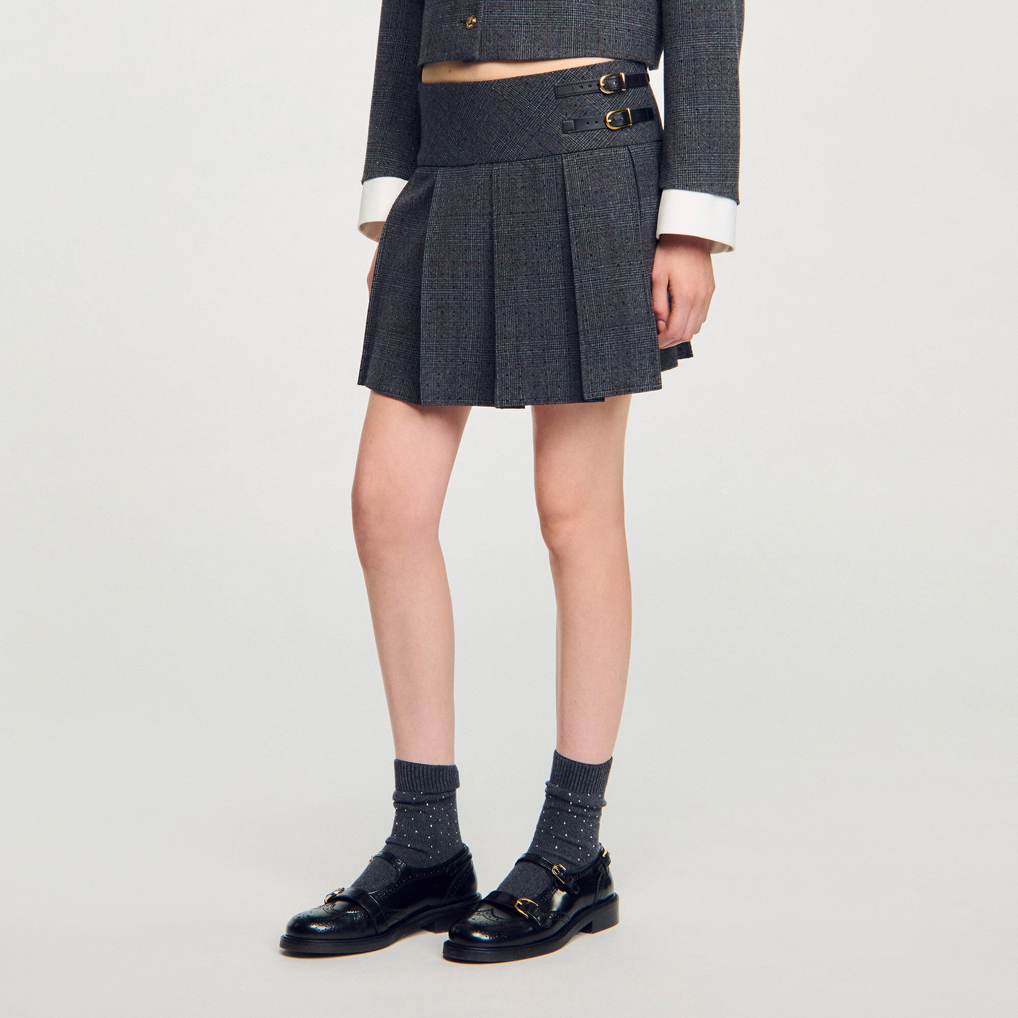 Jupe courte de tailleur strassée