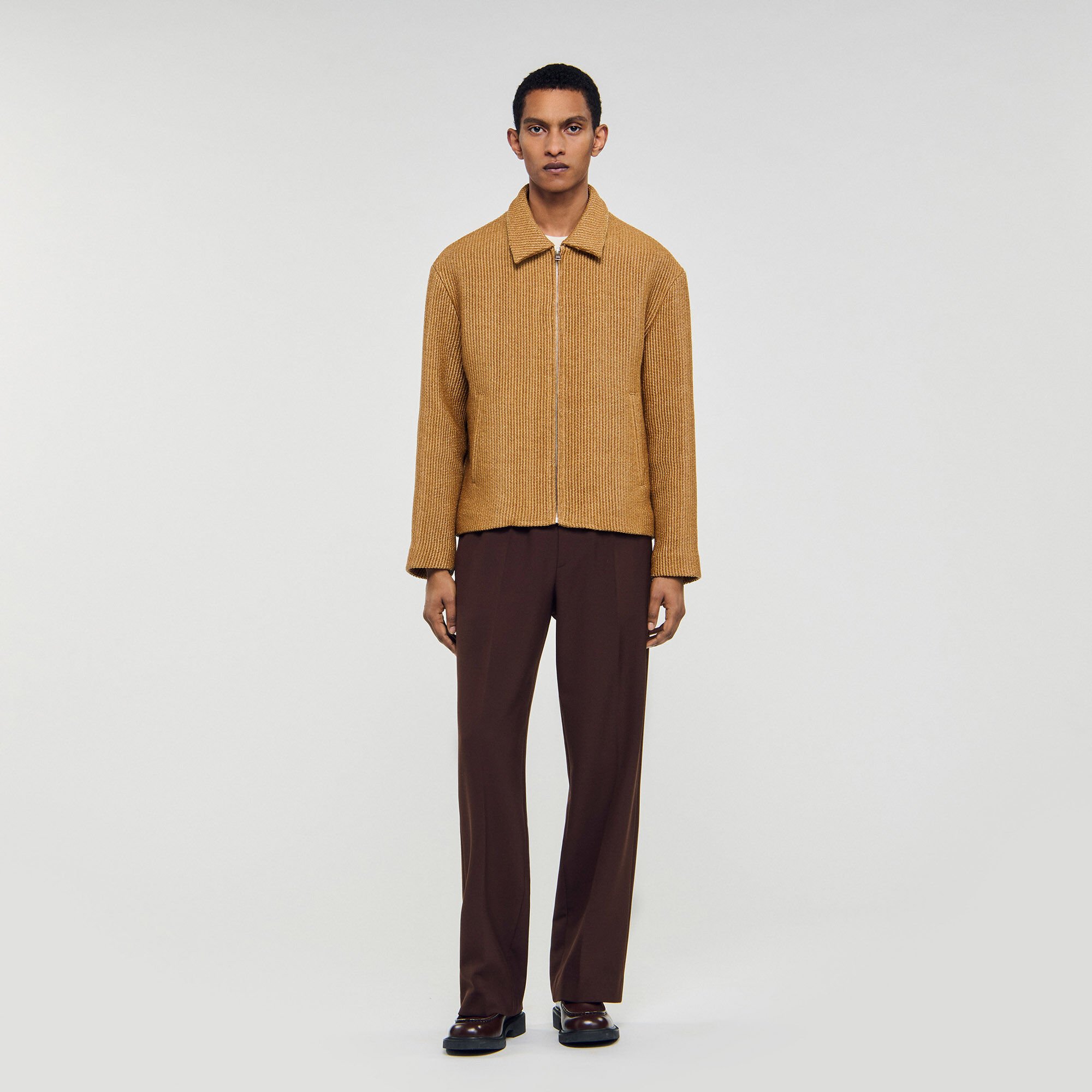 Blouson en raphia tressé