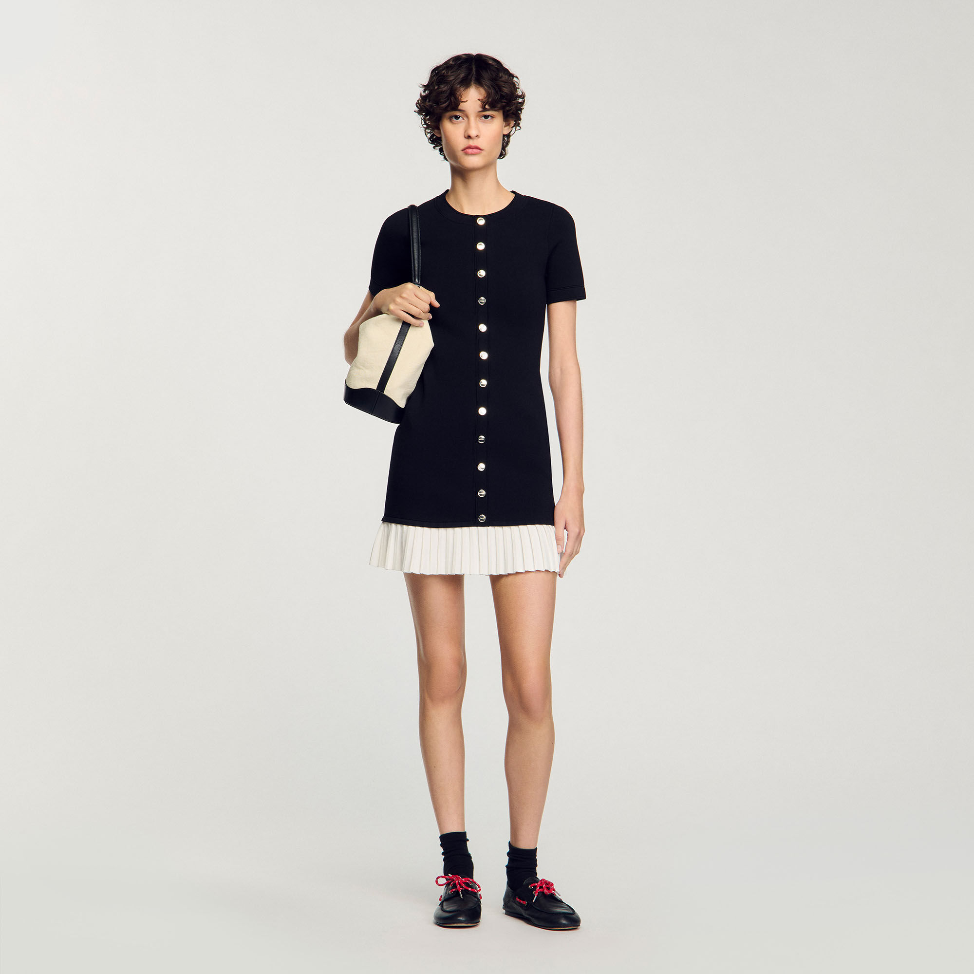Robe courte en maille à volant