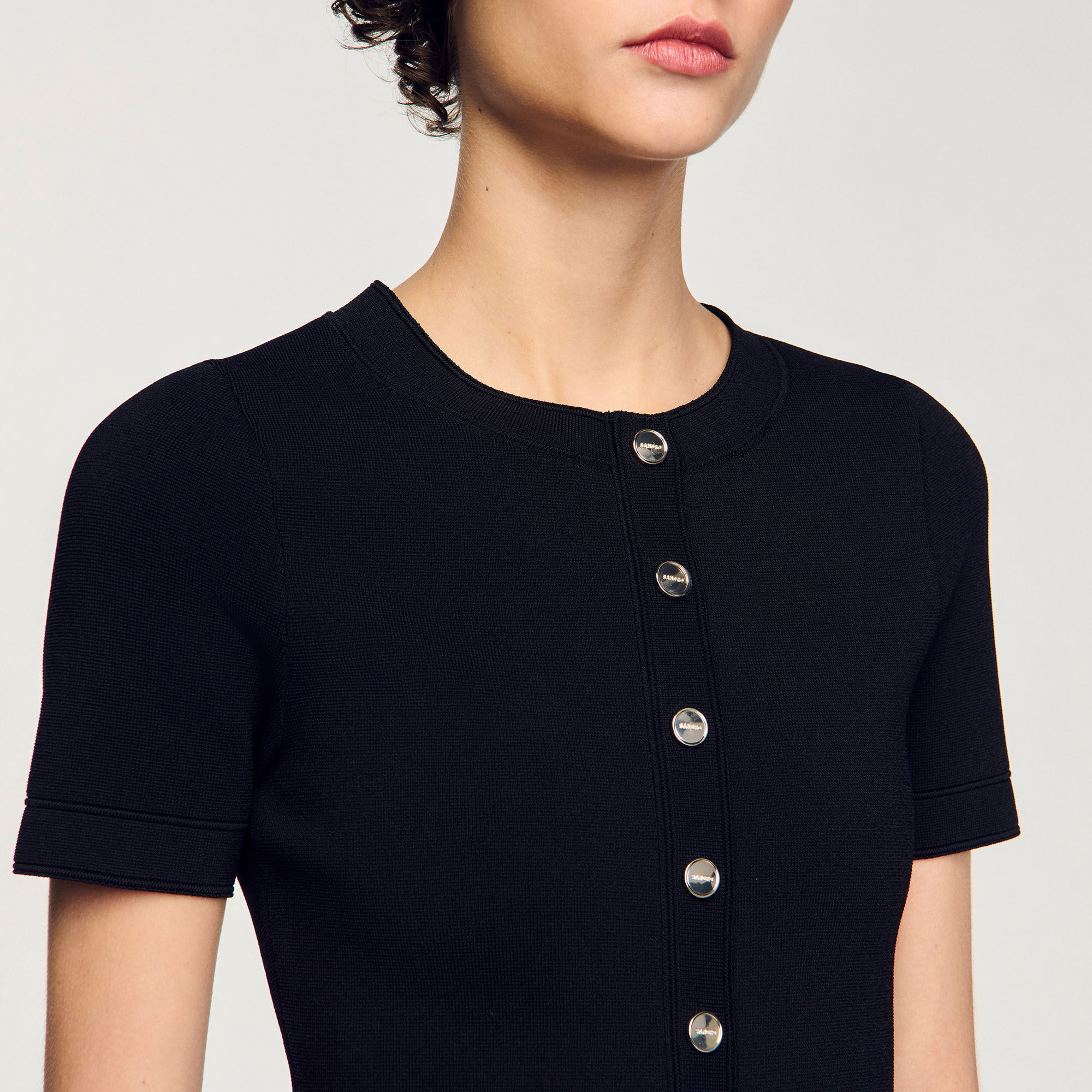 Robe courte en maille à volant