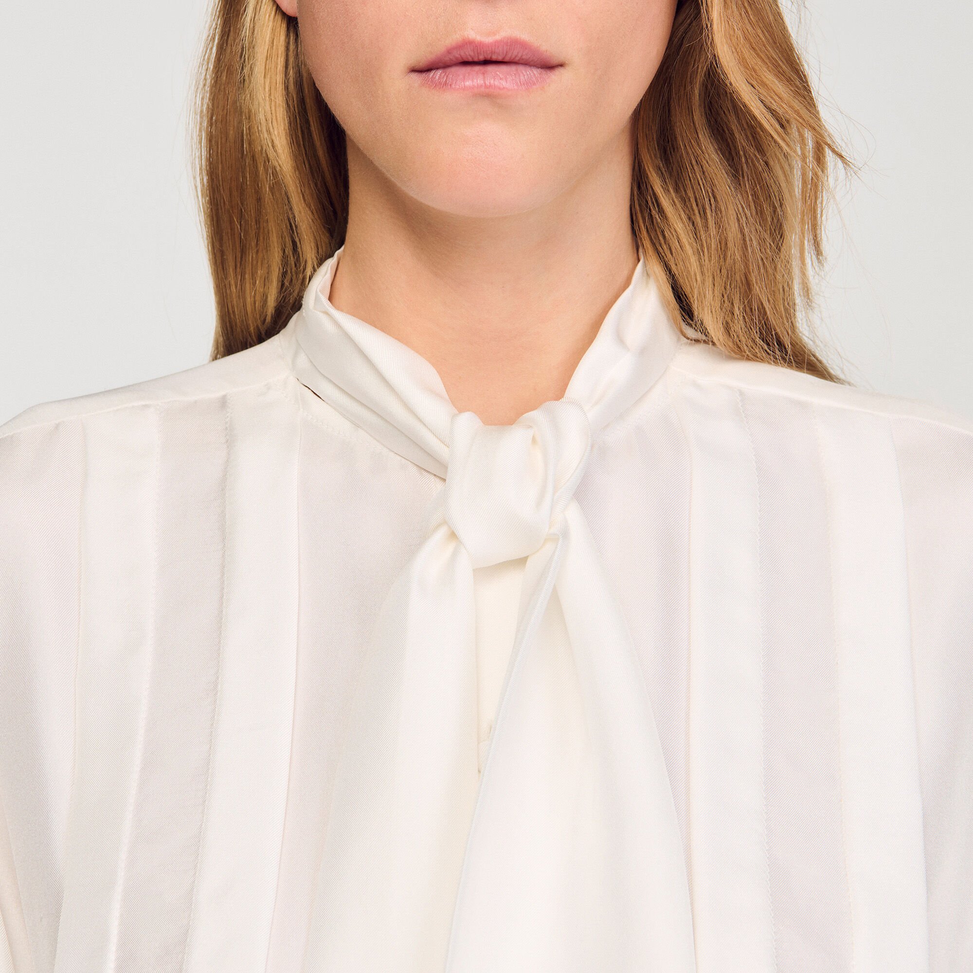 Chemise en soie à lavallière
