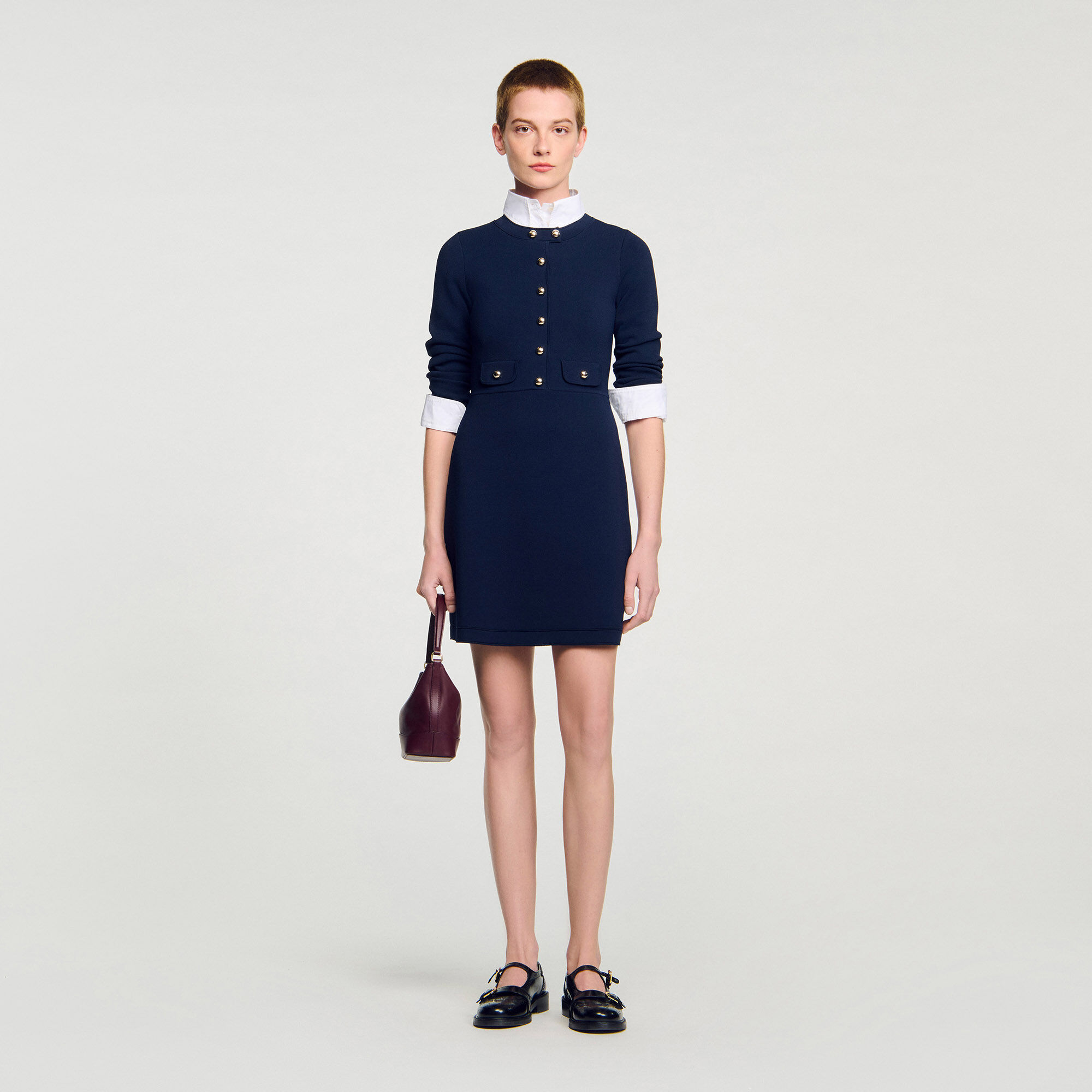 Robe courte en maille boutonnée