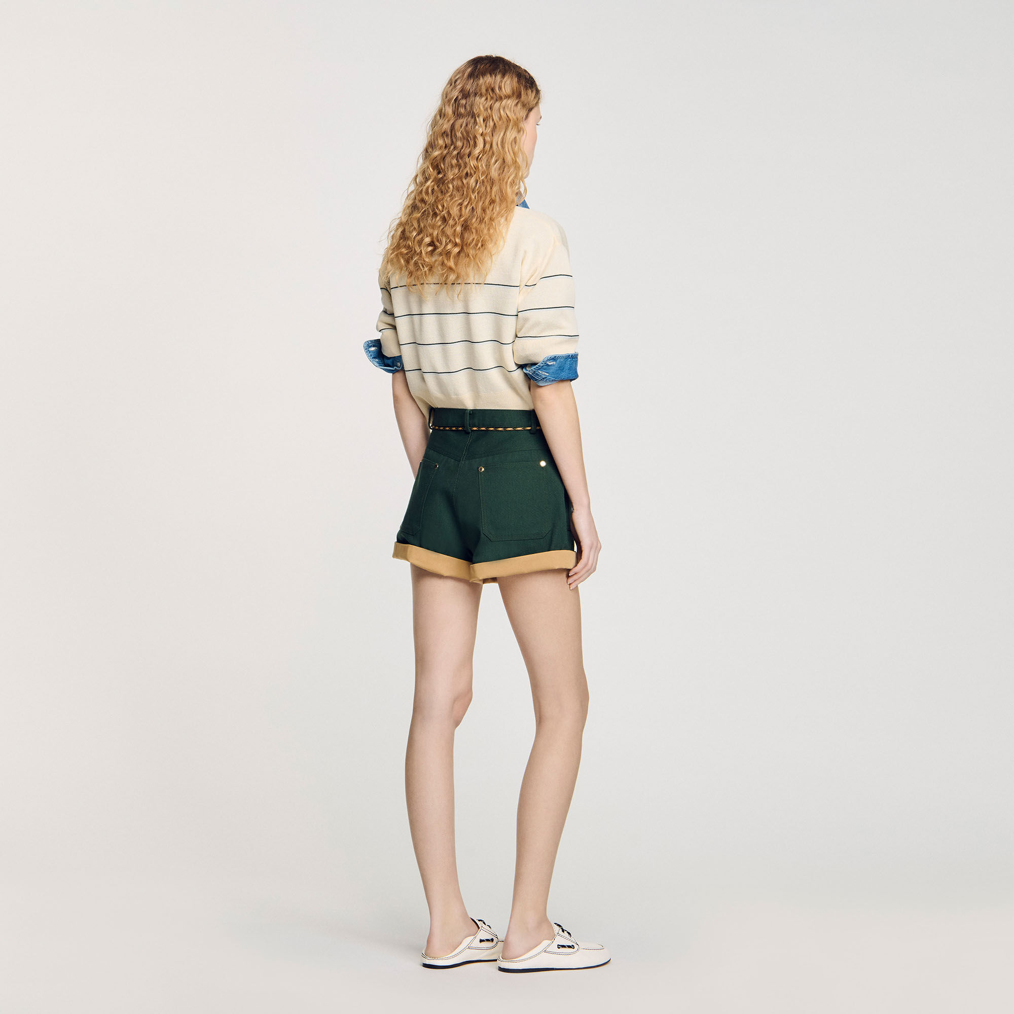Short bicolore à ceinture cordon