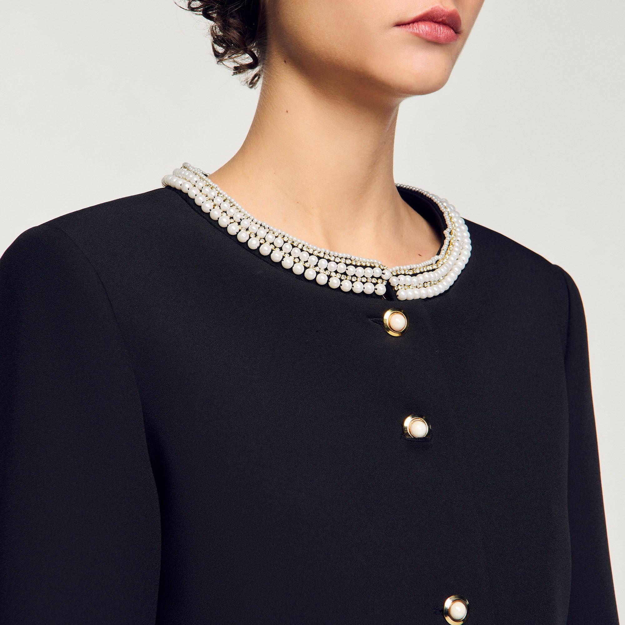 Veste à col perlé