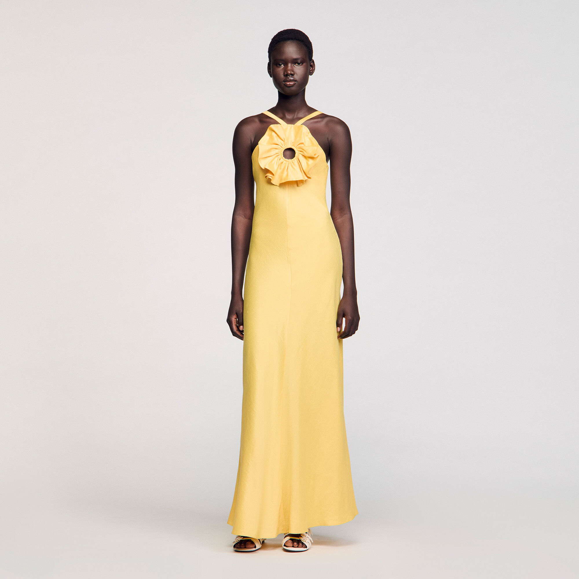 Robe longue à détail volant