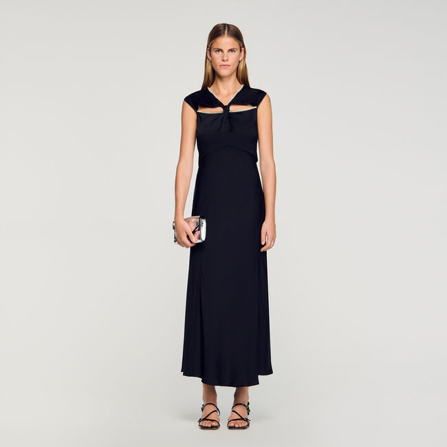 Robe longue satinée strassée