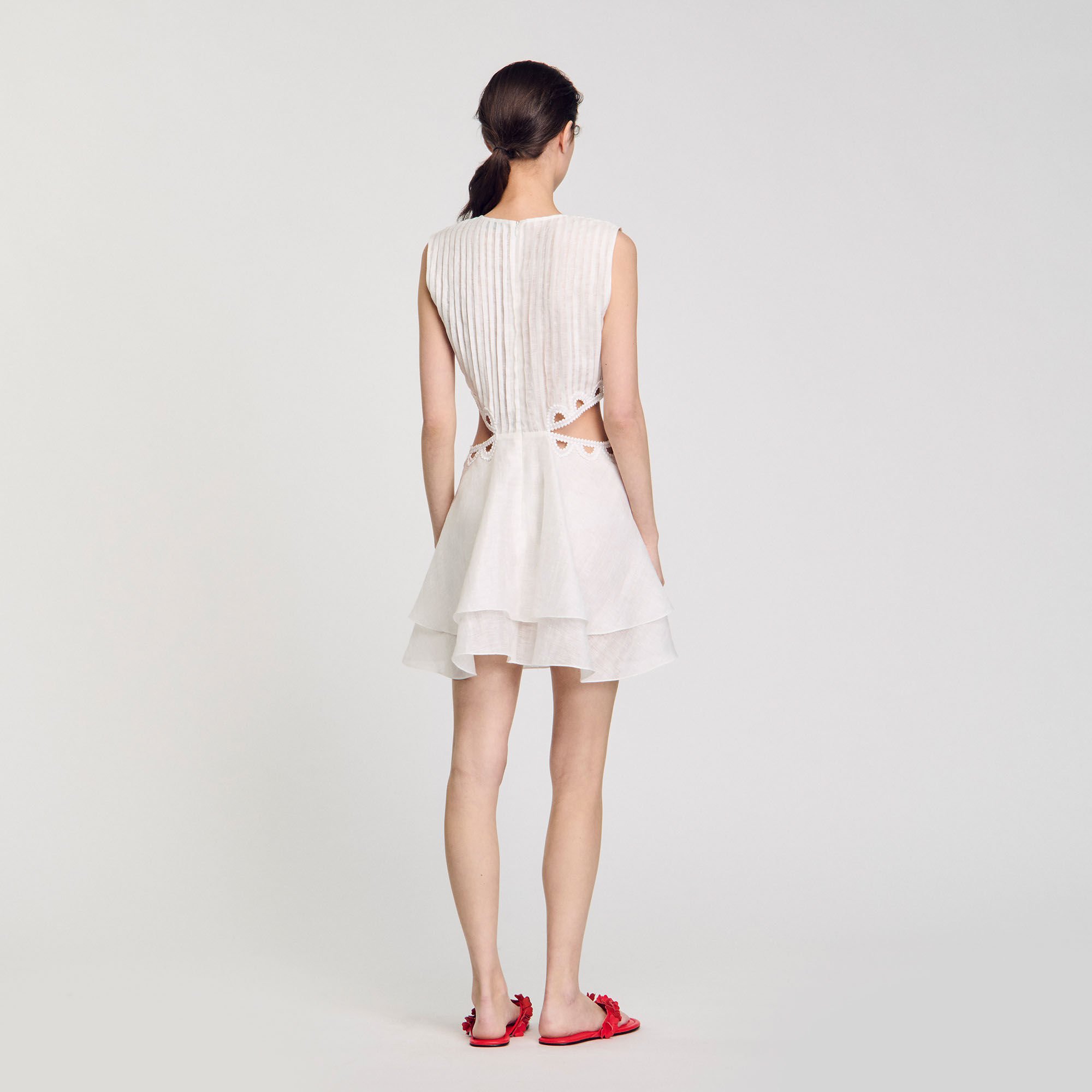 Robe courte à découpes