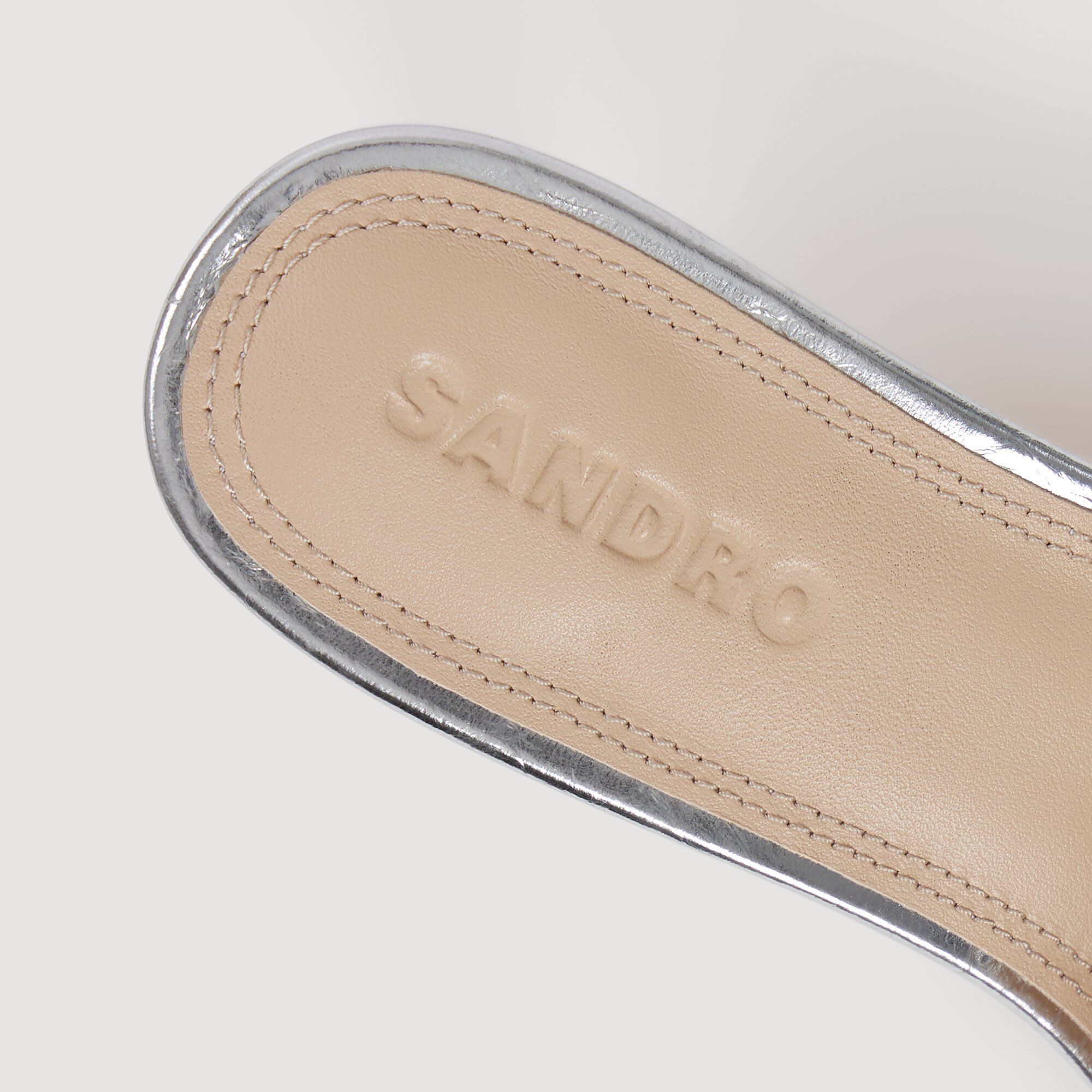 Mules &agrave; talon en cuir m&eacute;tallis&eacute; 