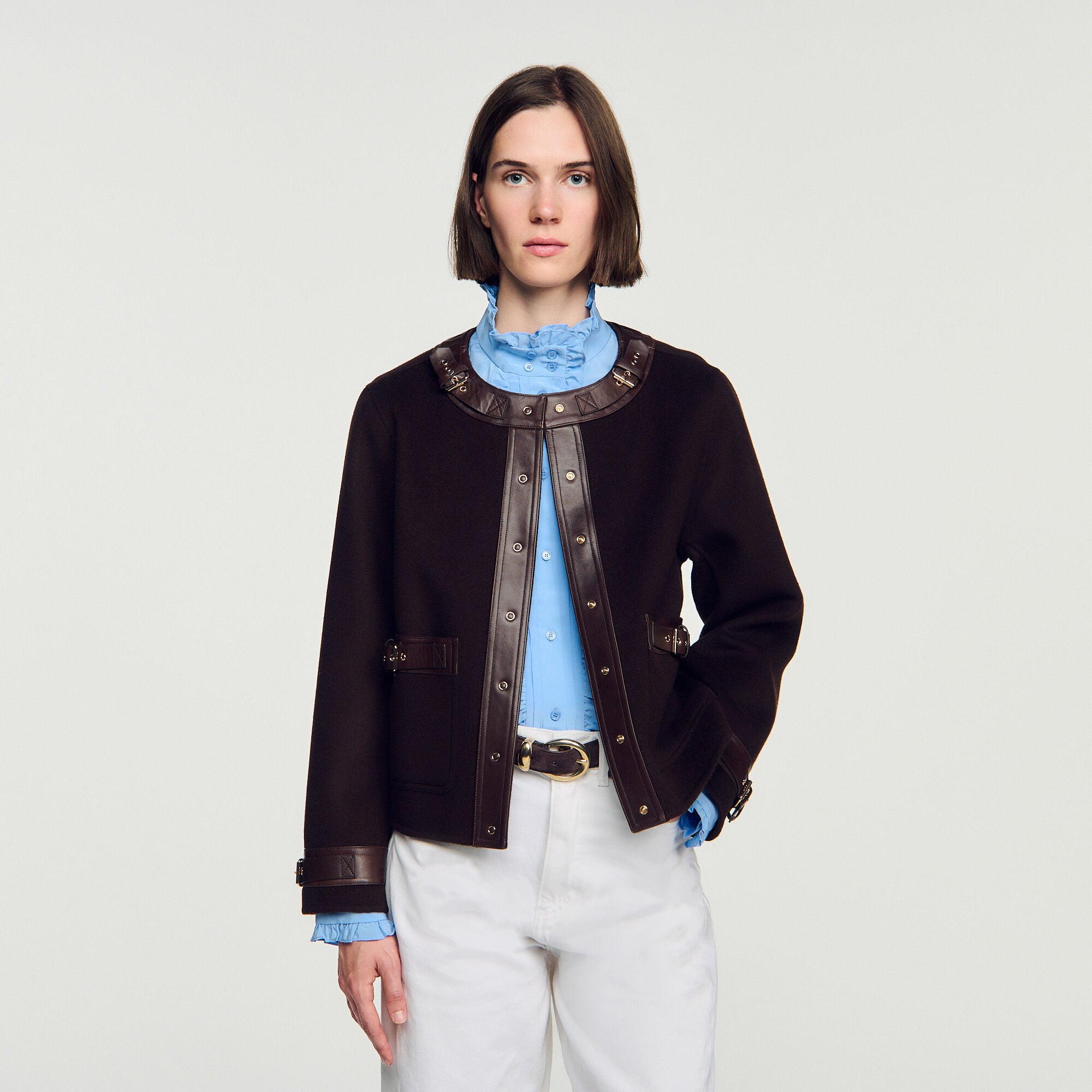 Manteau court &agrave; d&eacute;tails cuir - Femme | Sandro Paris