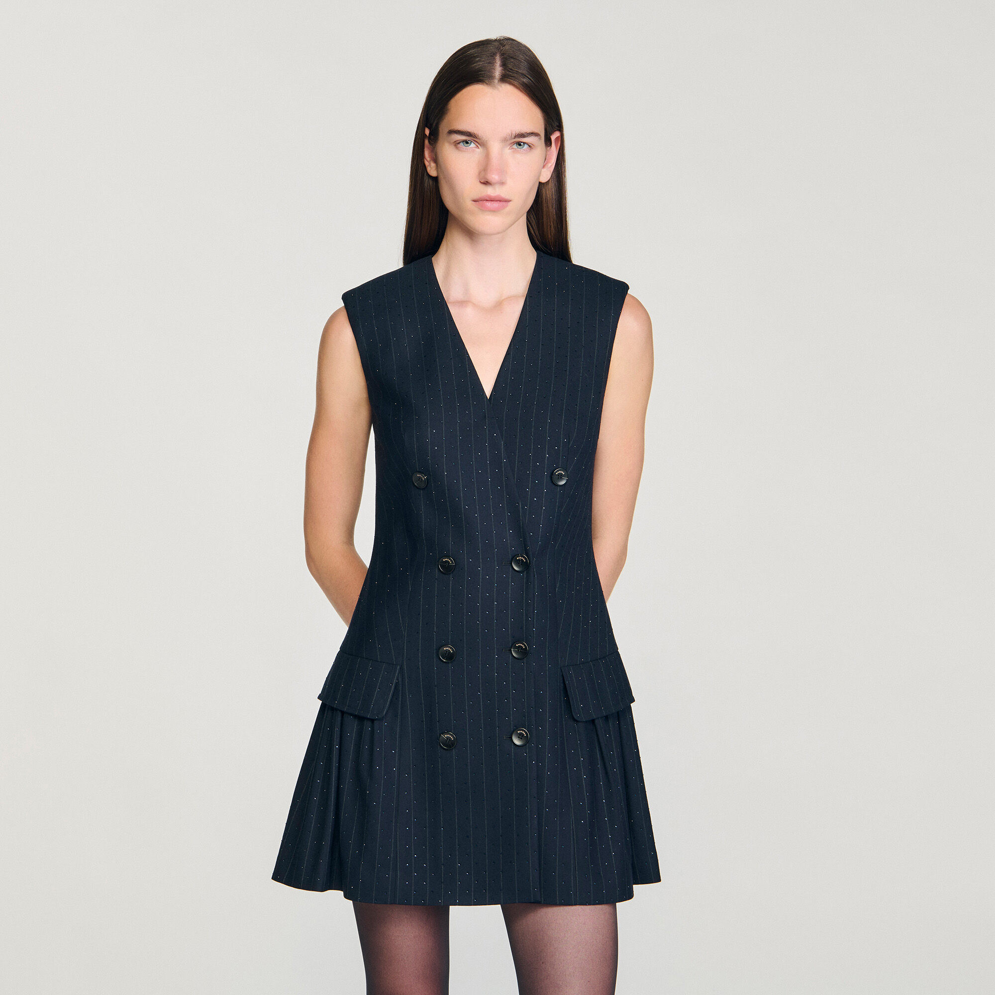 Robe courte tailleur strassée
