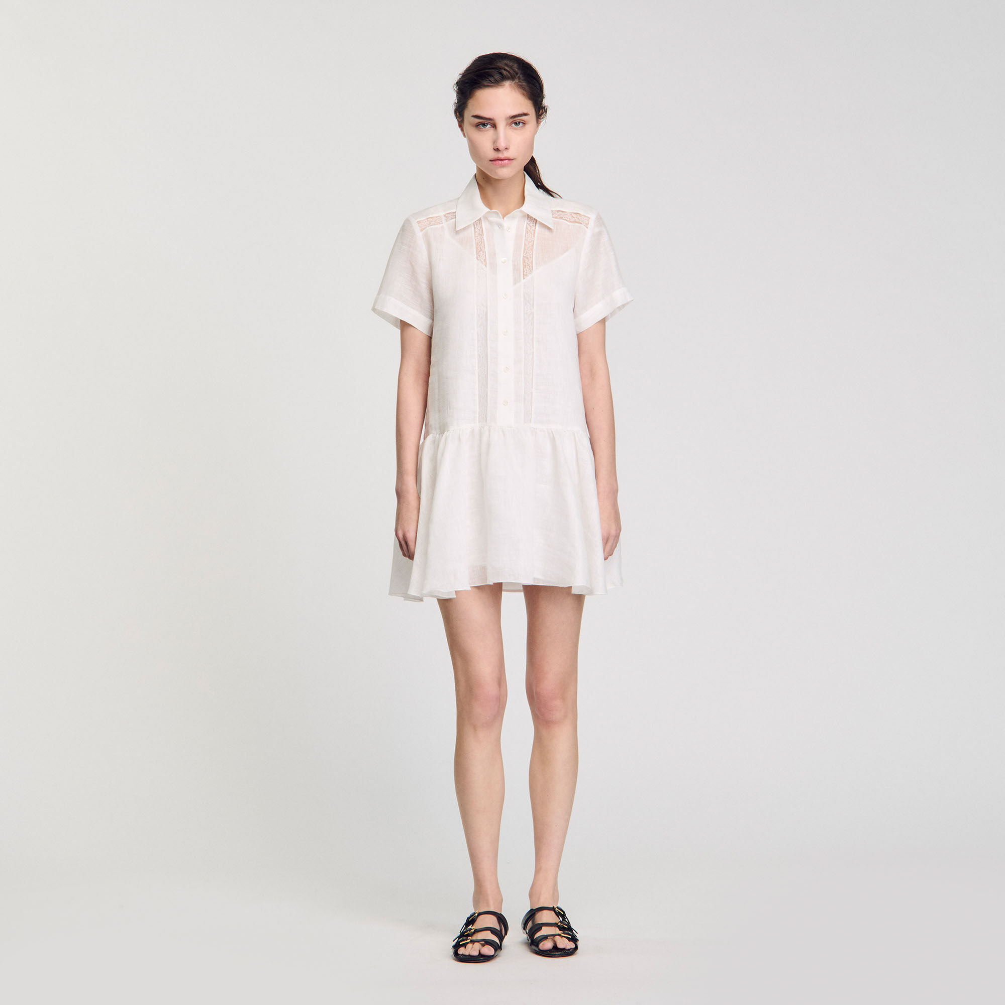 Robe courte à détails dentelle 