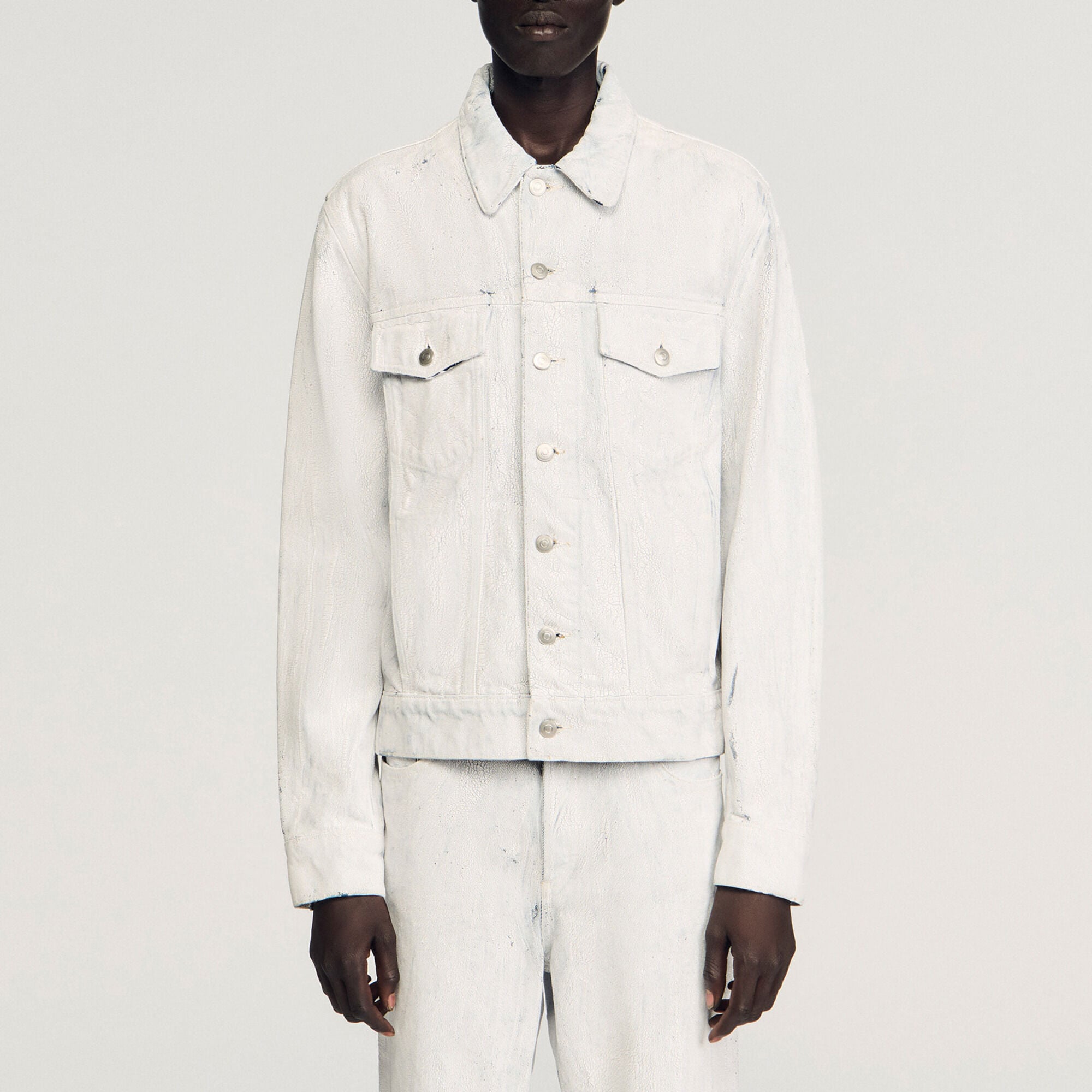 Veste en jean enduit craquel&eacute;  - Homme | Sandro Paris