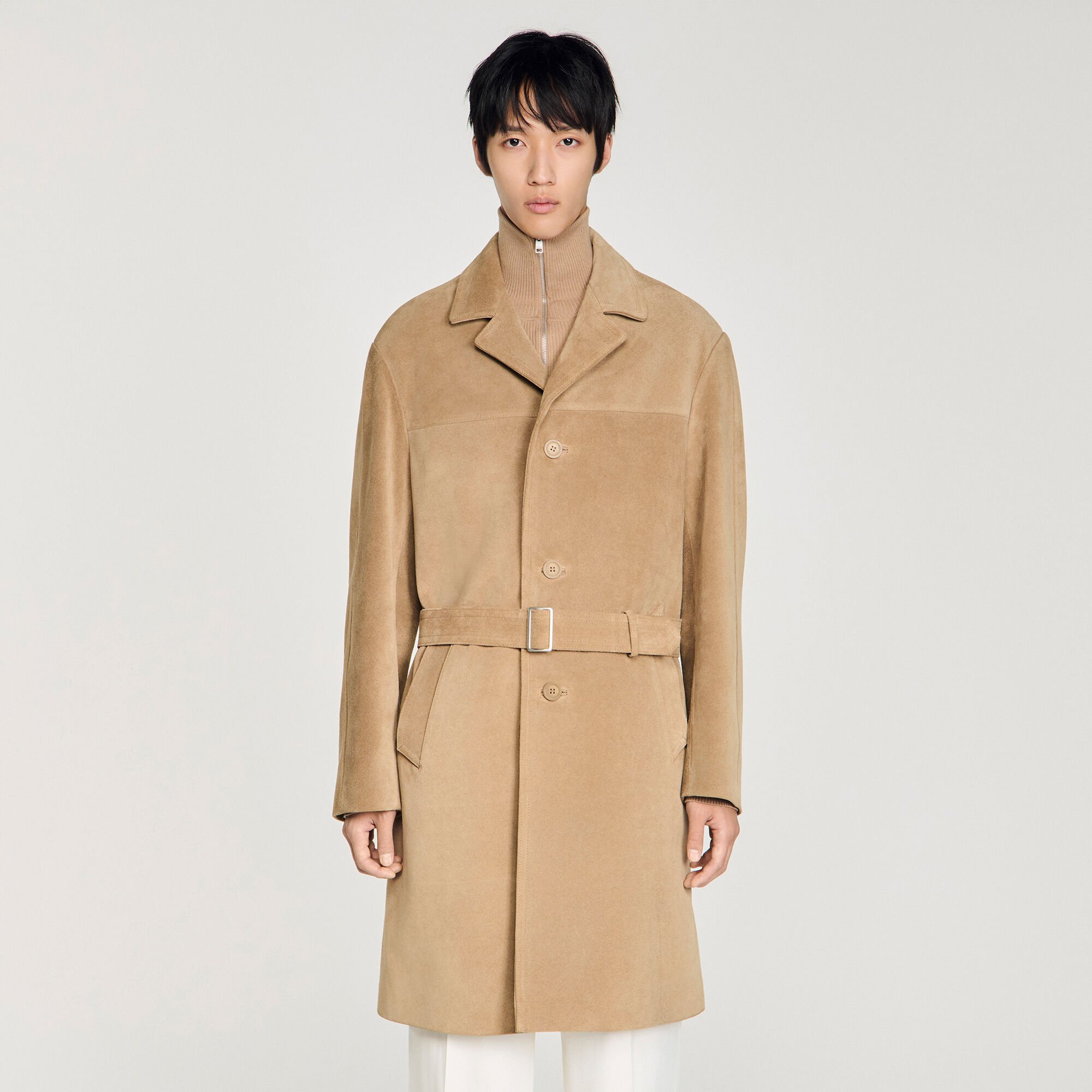 Manteau long en cuir ceintur&eacute;