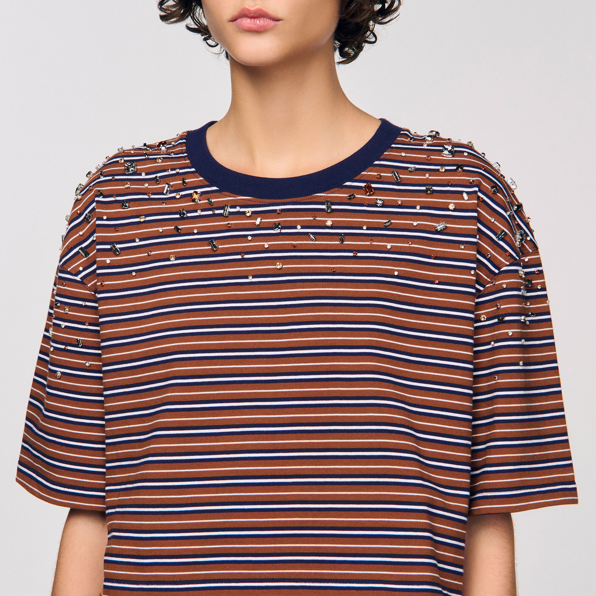 T-shirt à rayures et strass