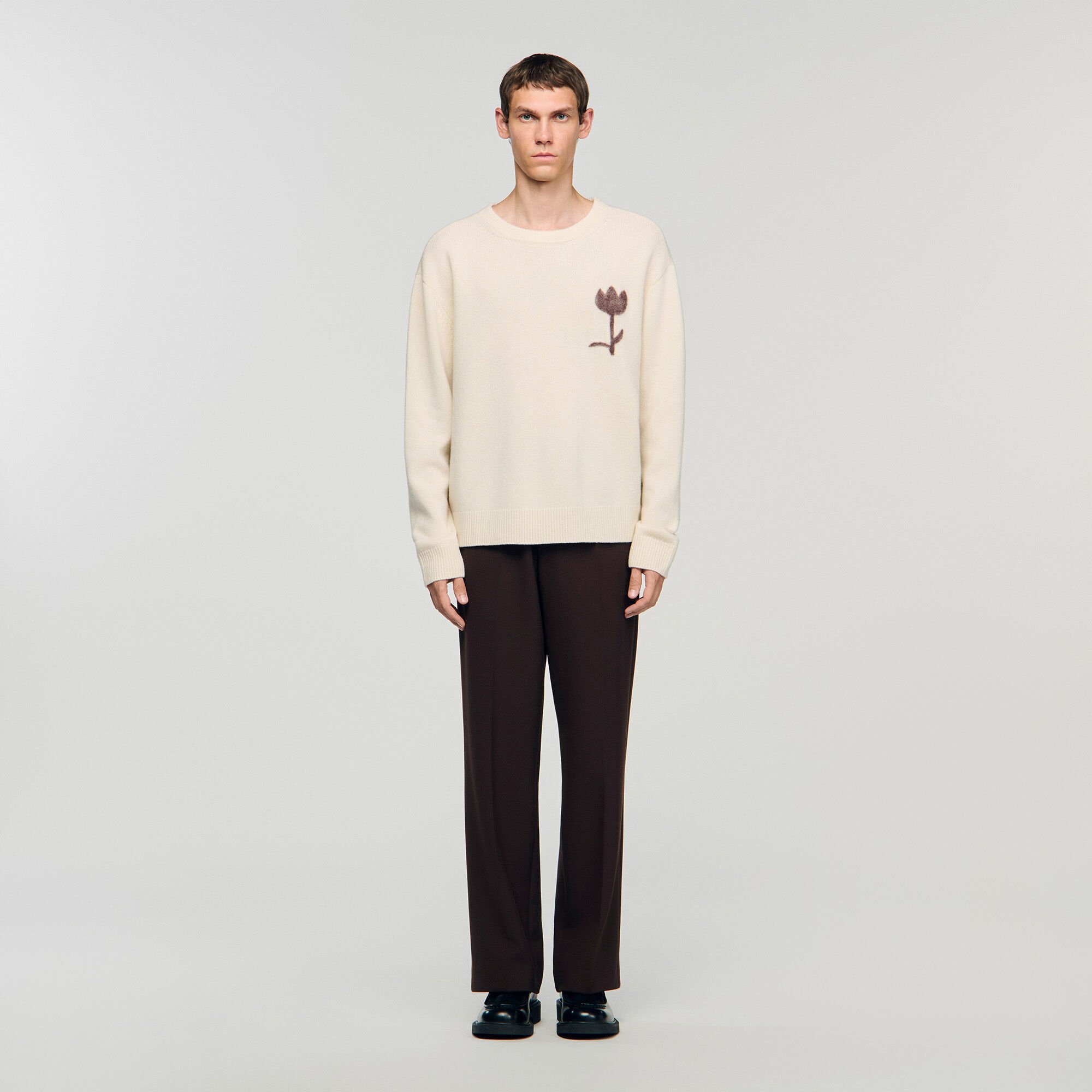 Pull en laine à détail fleur
