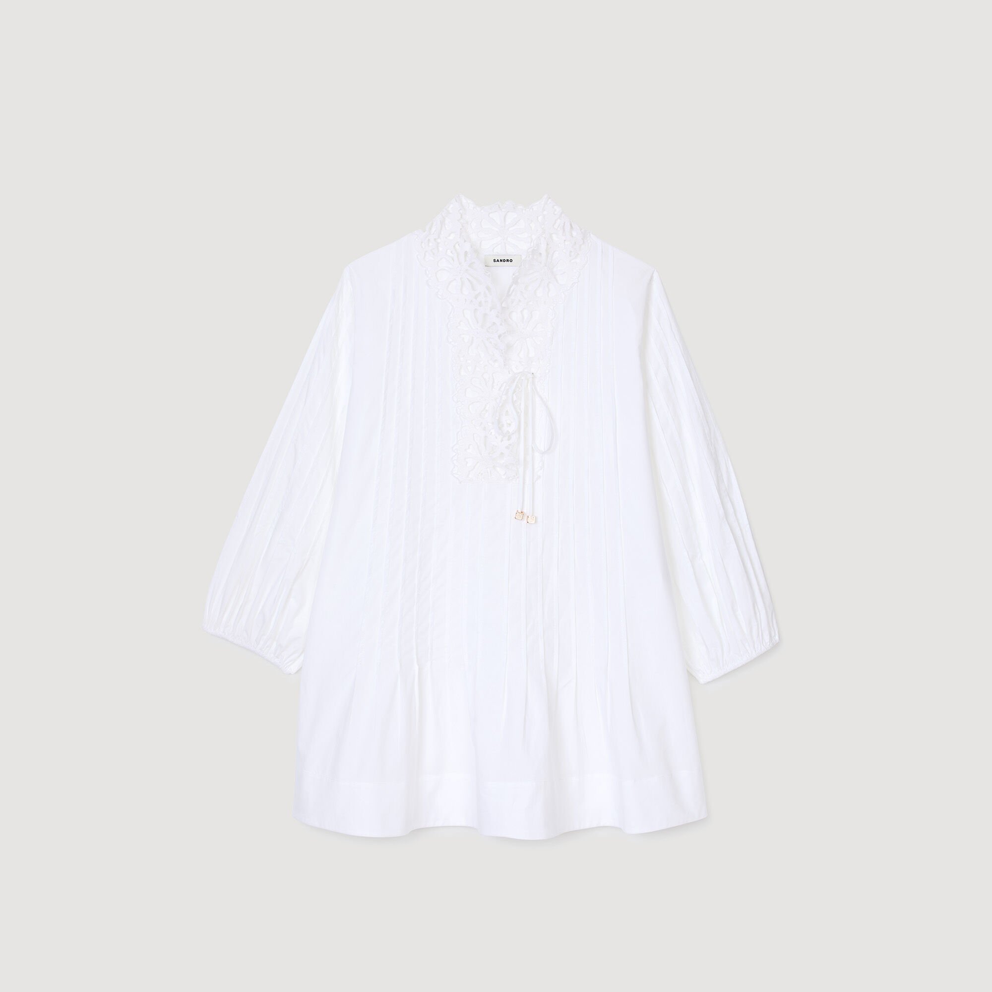 Robe courte à détail dentelle