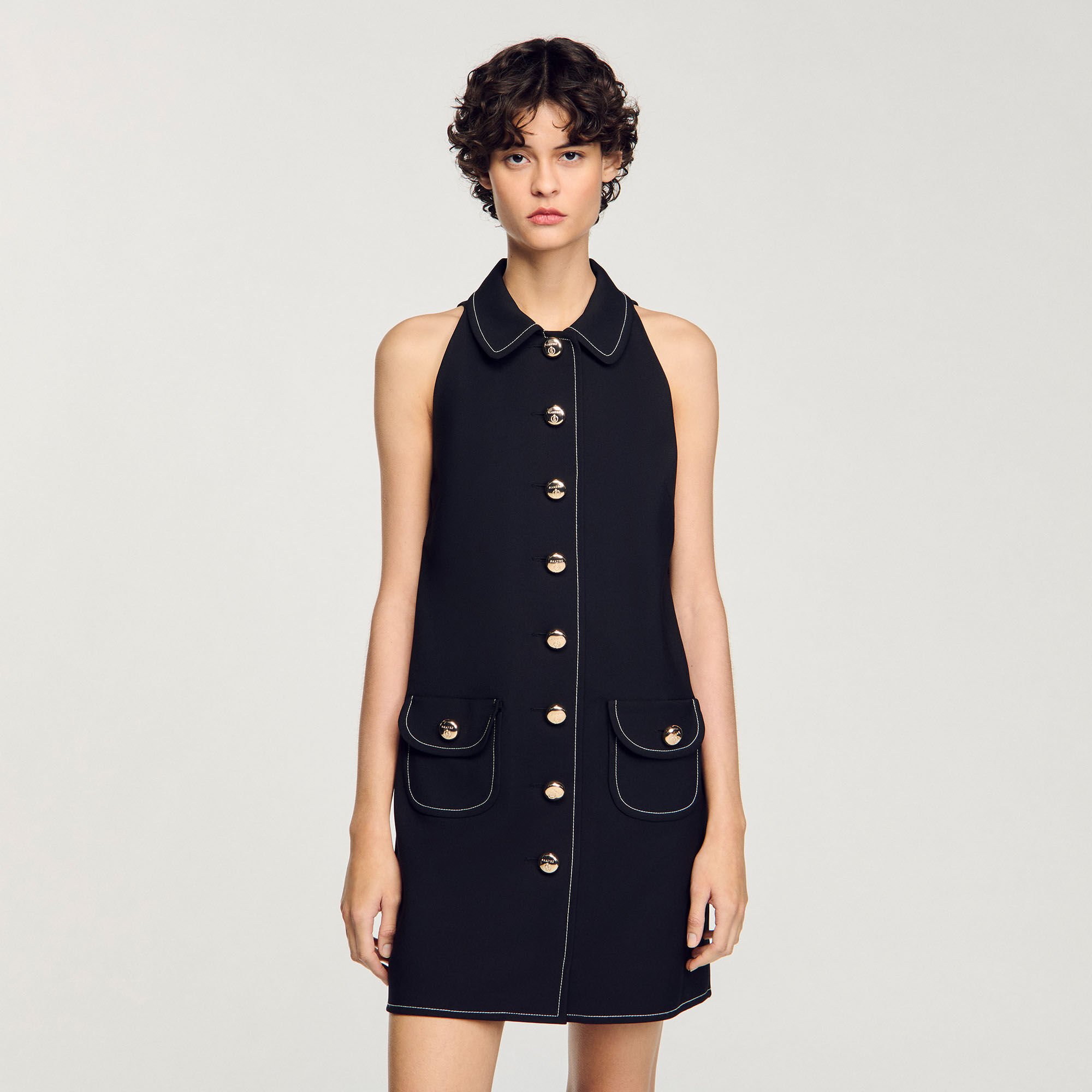 Robe courte à col claudine