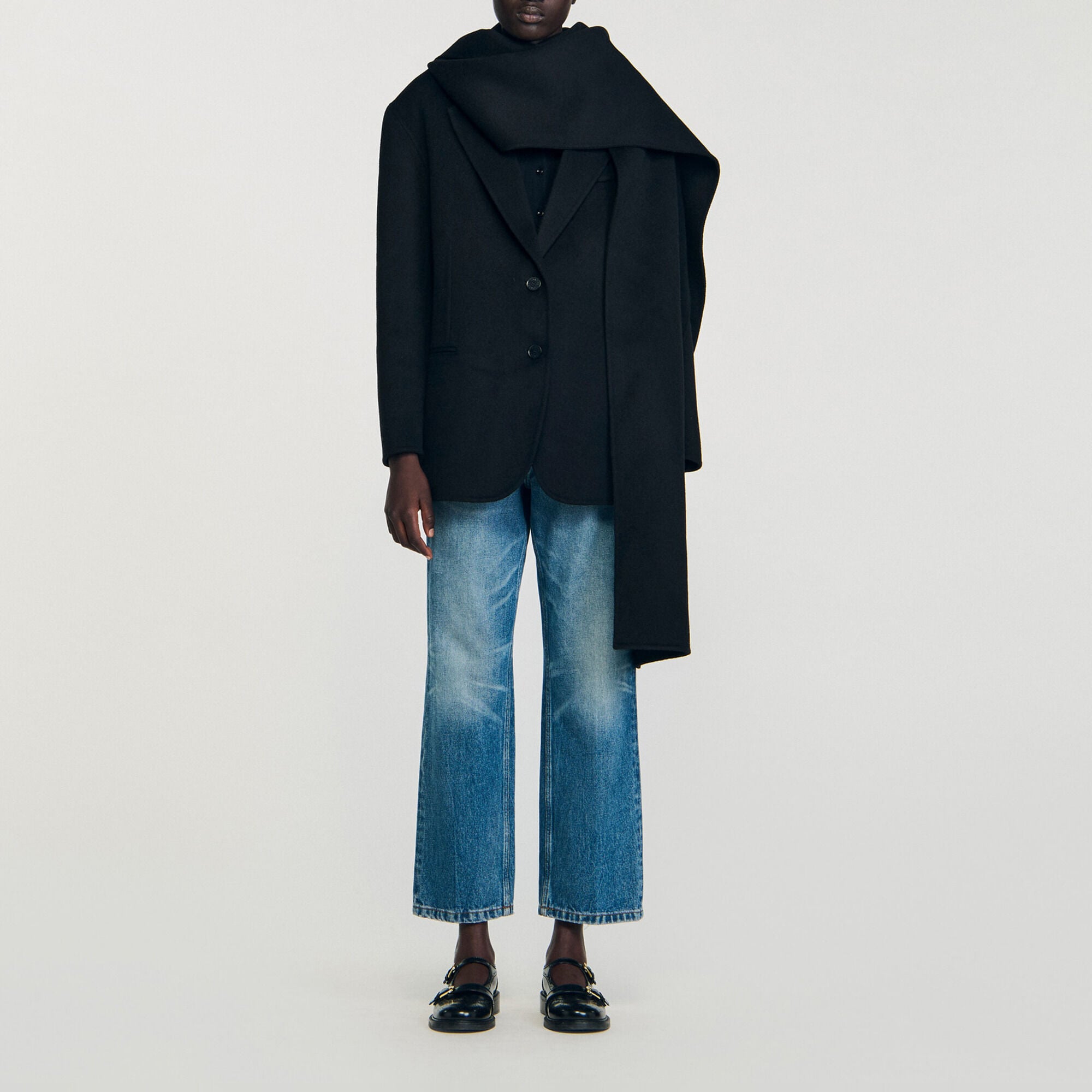 Manteau en laine &agrave; &eacute;charpe int&eacute;gr&eacute;e - Femme | Sandro Paris