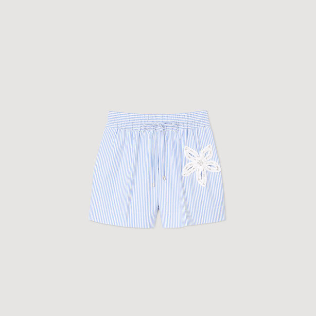 Short à rayures et détail fleur