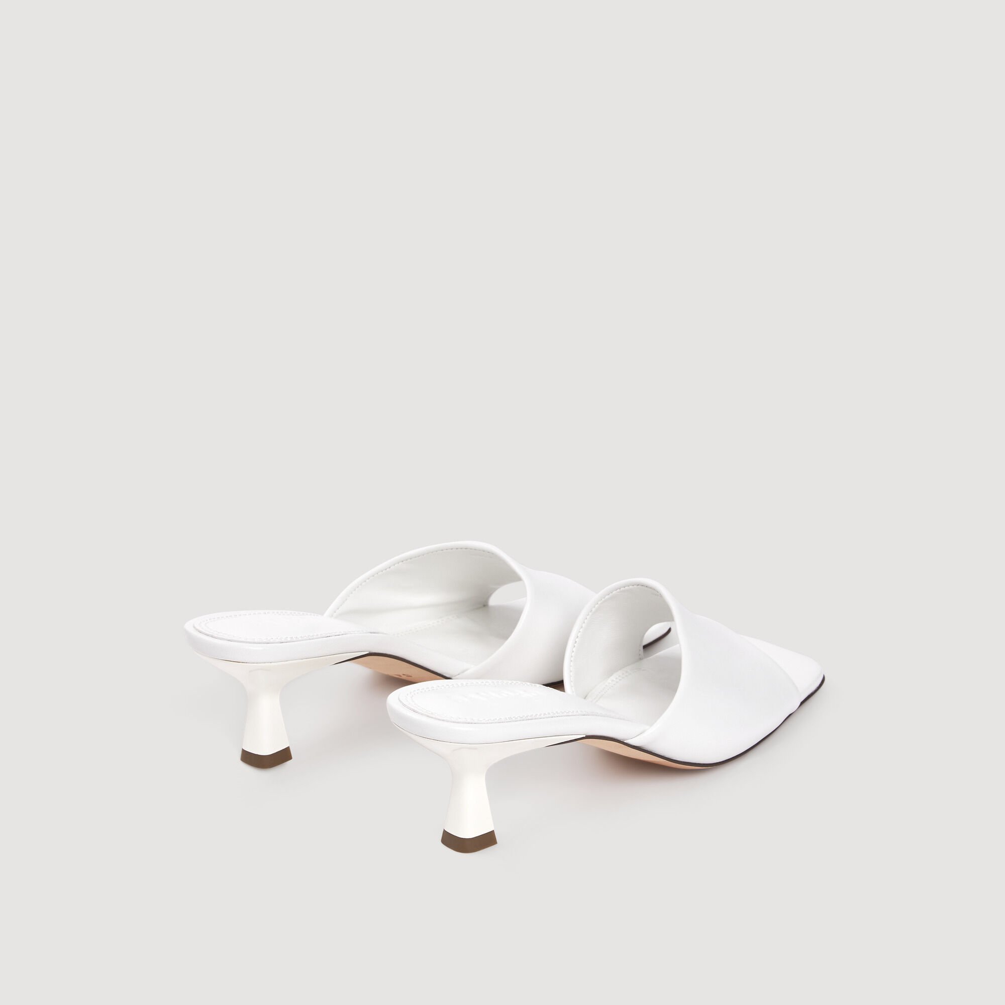 Mules &agrave; talon en cuir lisse