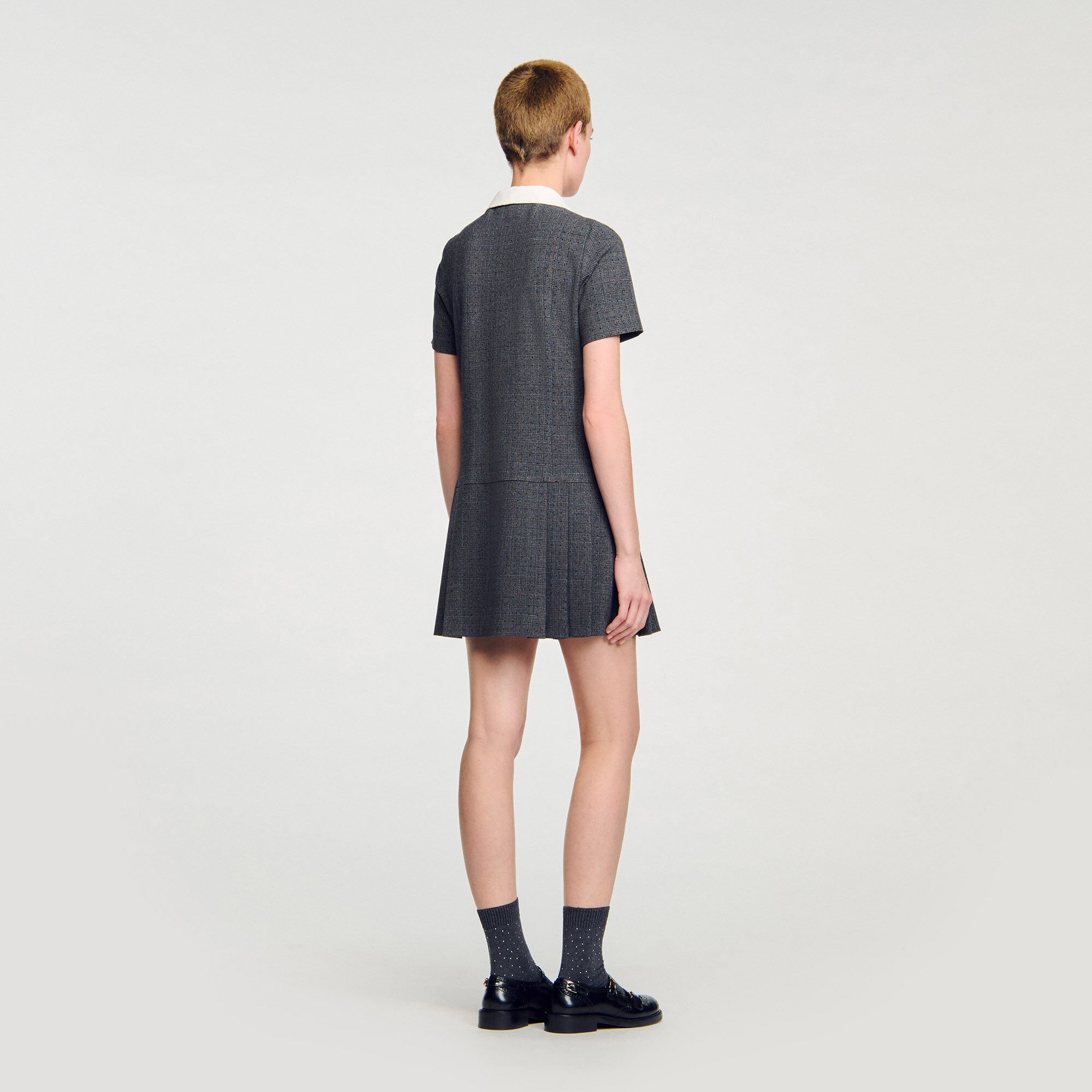 Robe courte plissée strassée