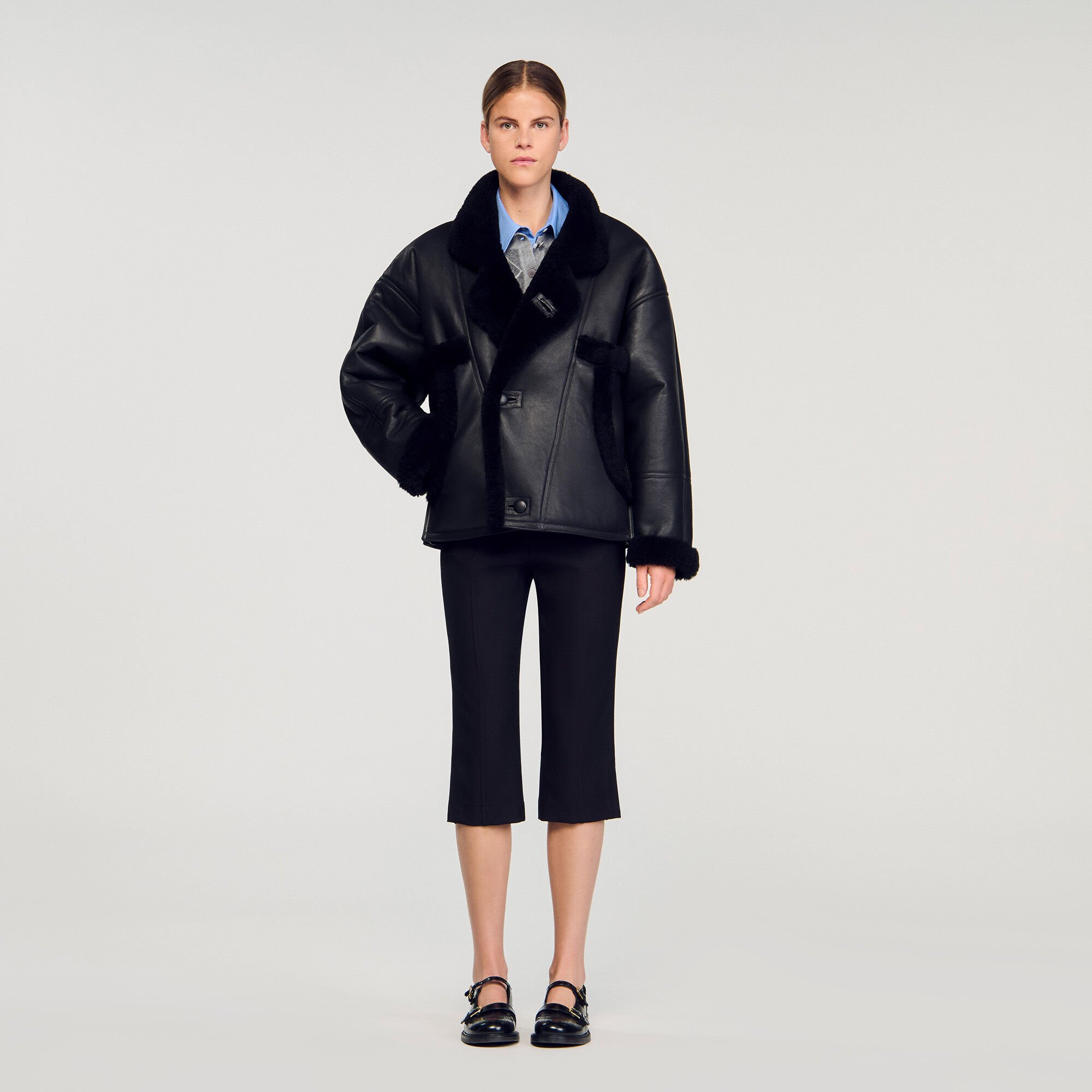 Manteau court en peau lainée