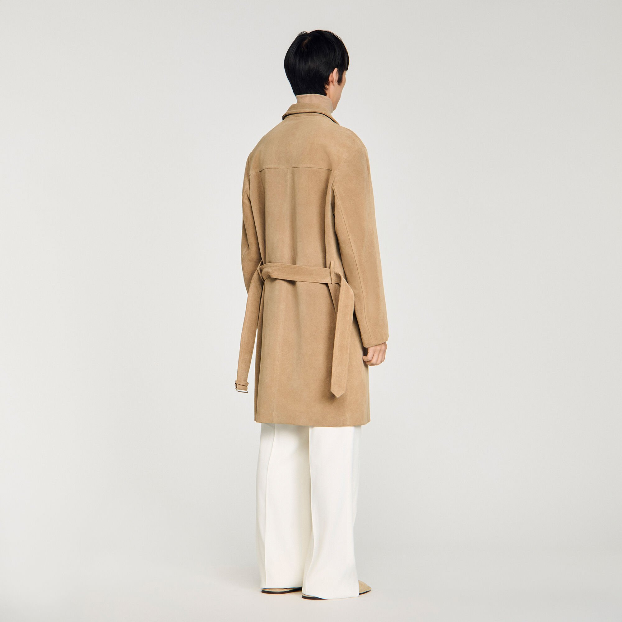 Manteau long en cuir ceintur&eacute;