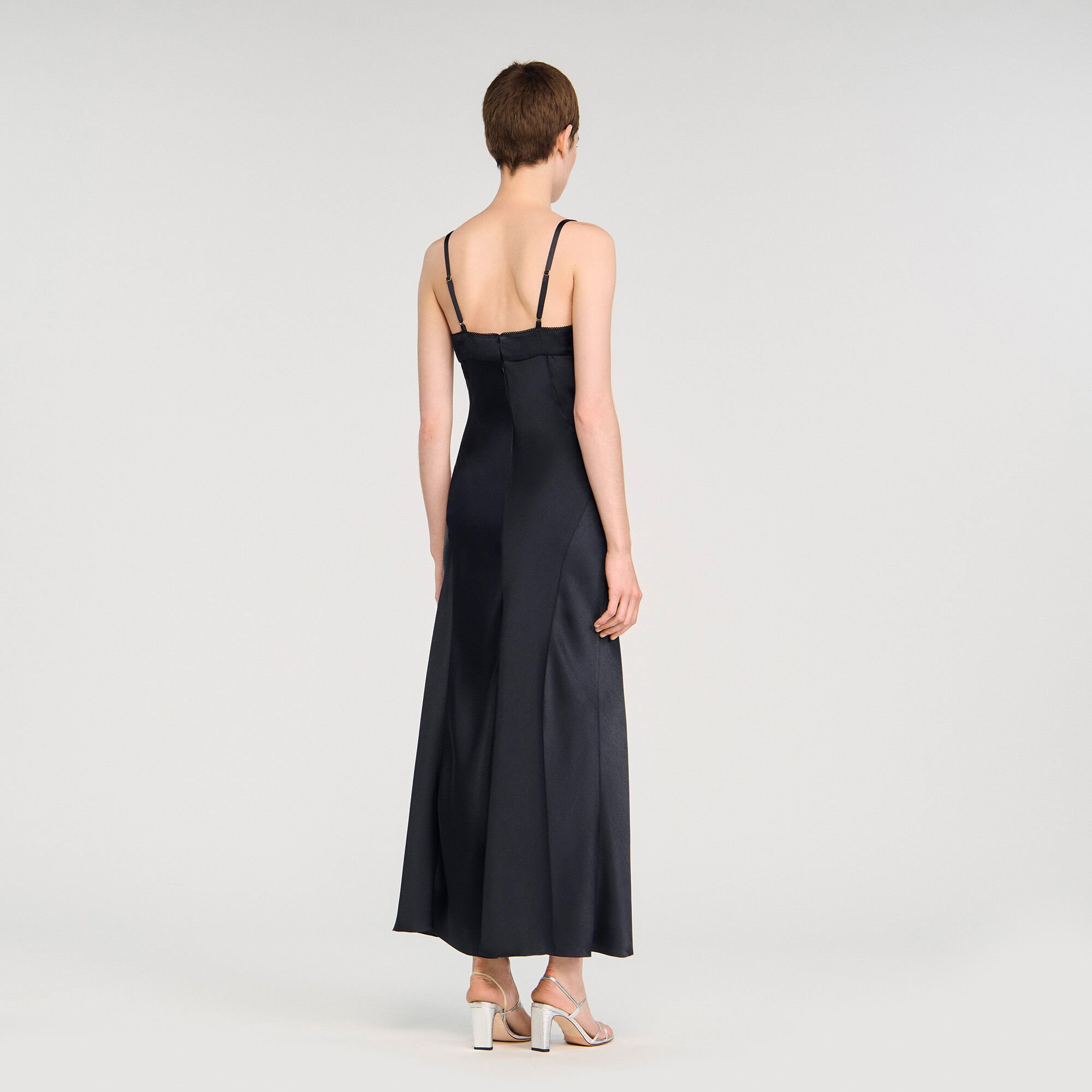 Robe longue satinée 