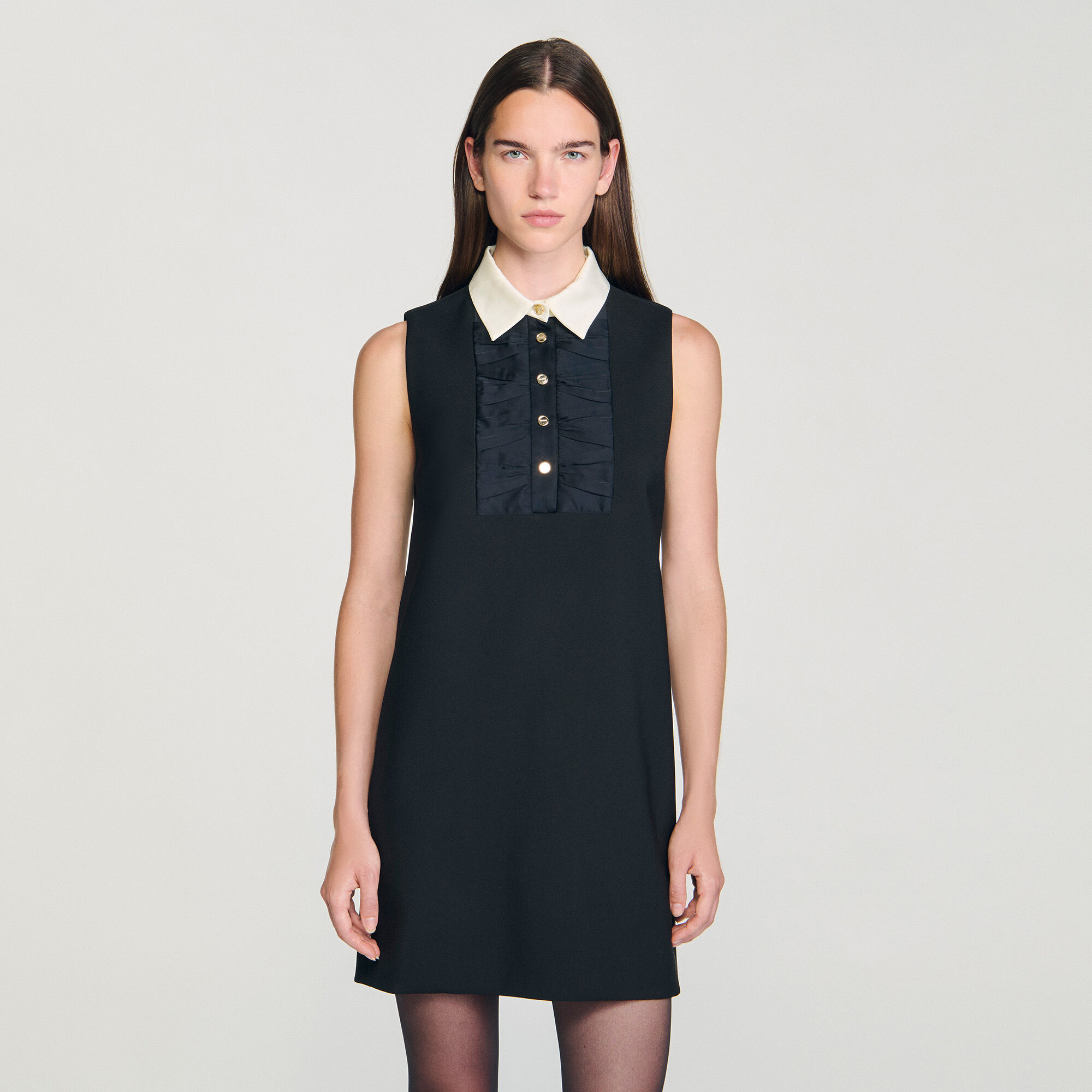 Robe courte à col contrasté