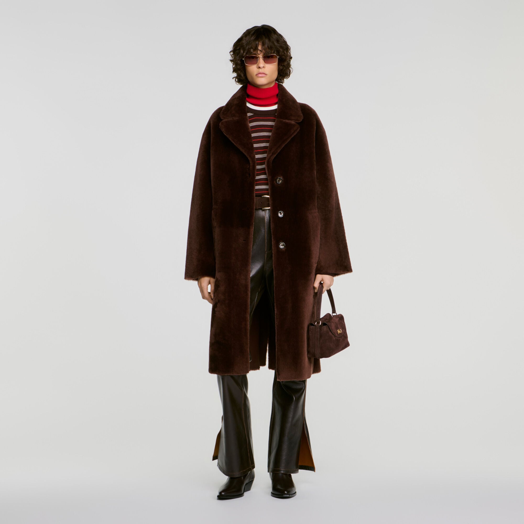 Manteau en peau lain&eacute;e ceintur&eacute;