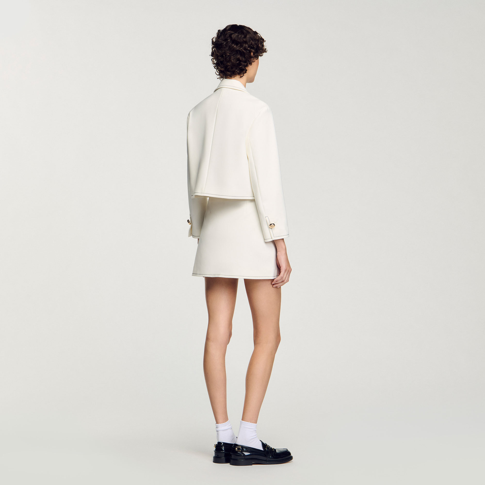 Veste courte à col claudine