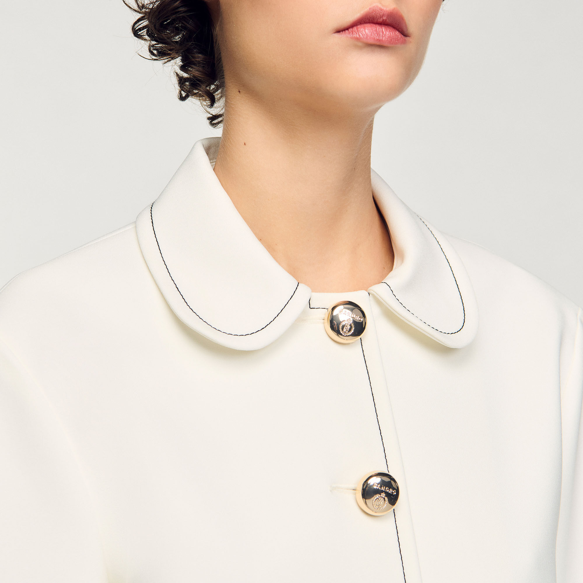 Veste courte à col claudine