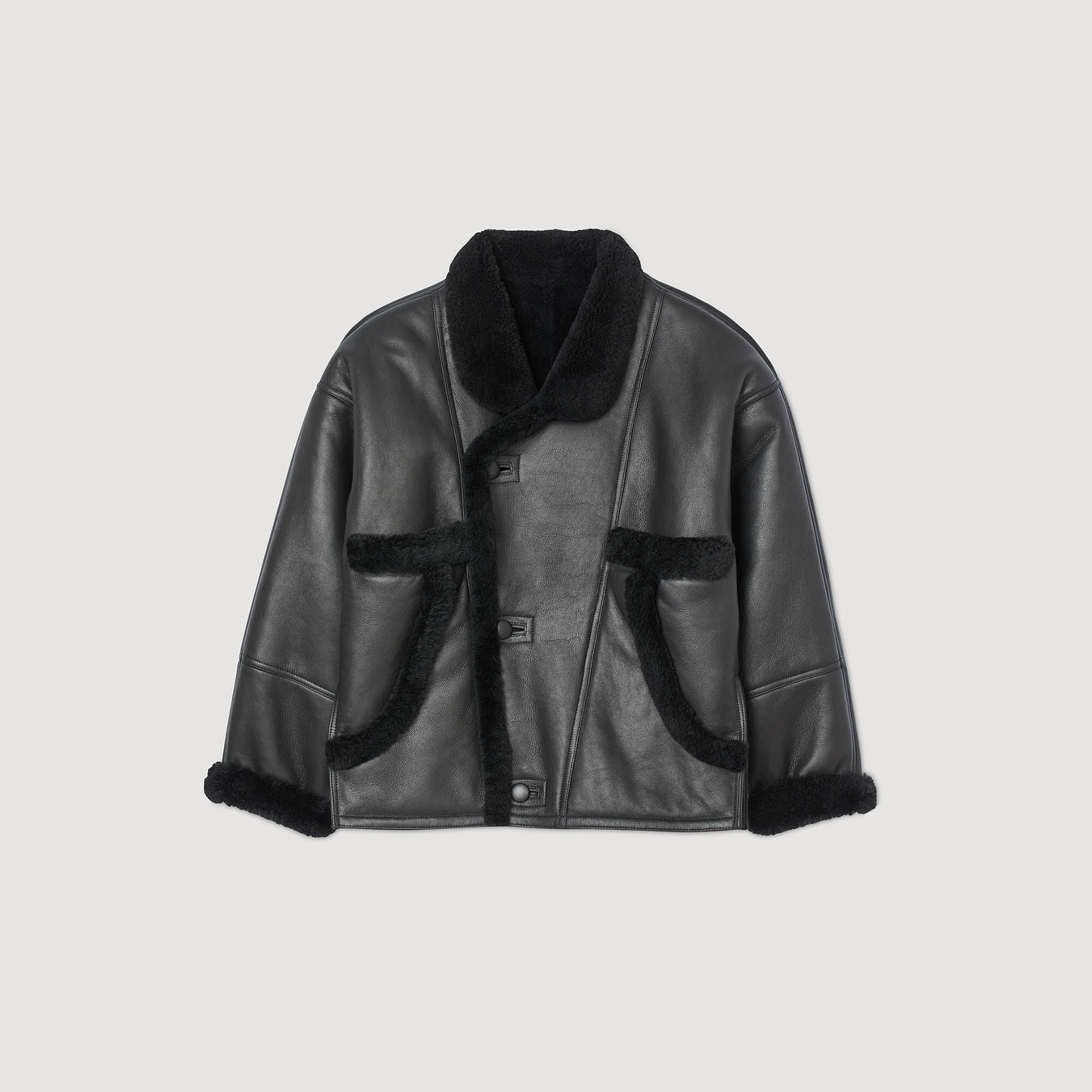 Manteau court en peau lainée