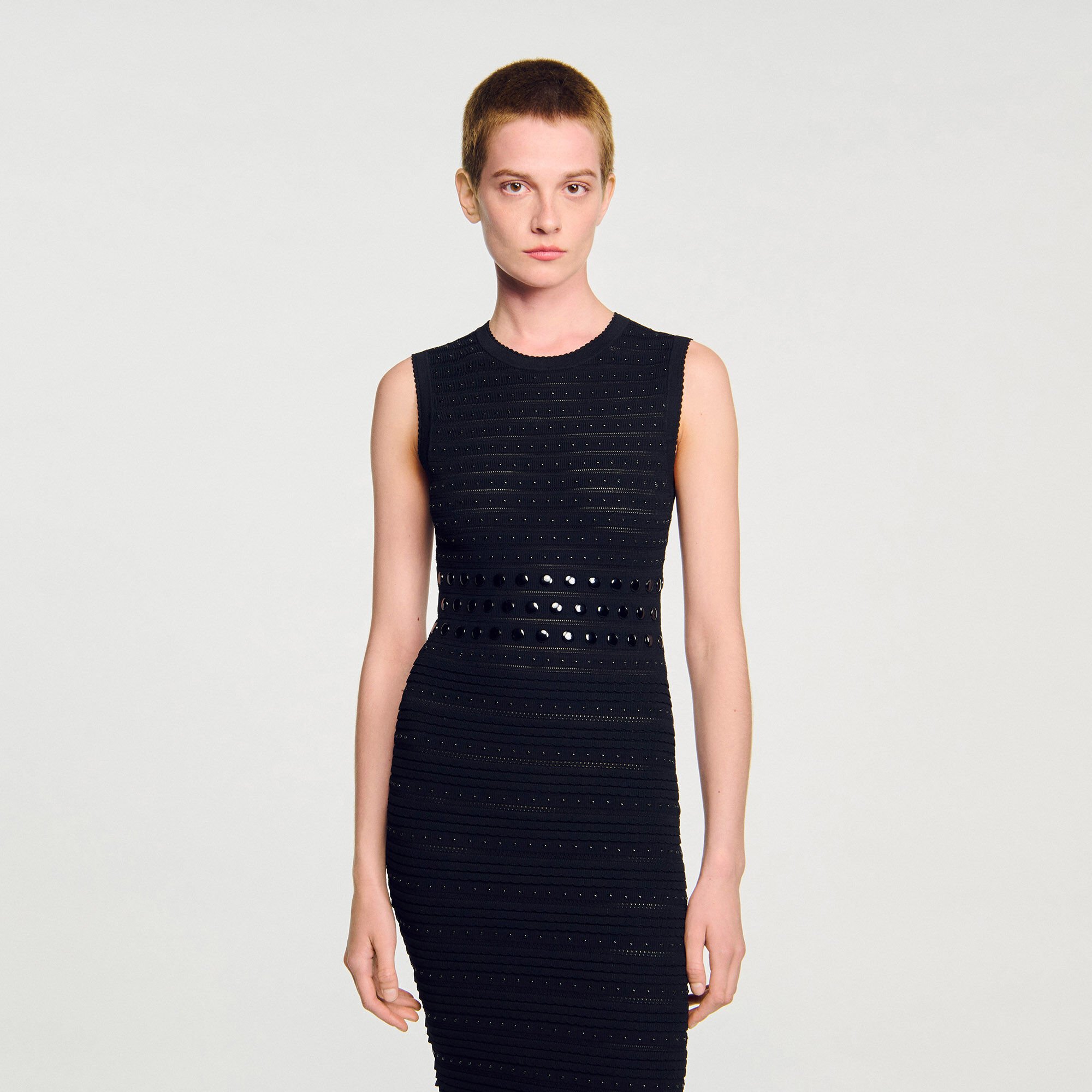 Robe longue en maille à studs