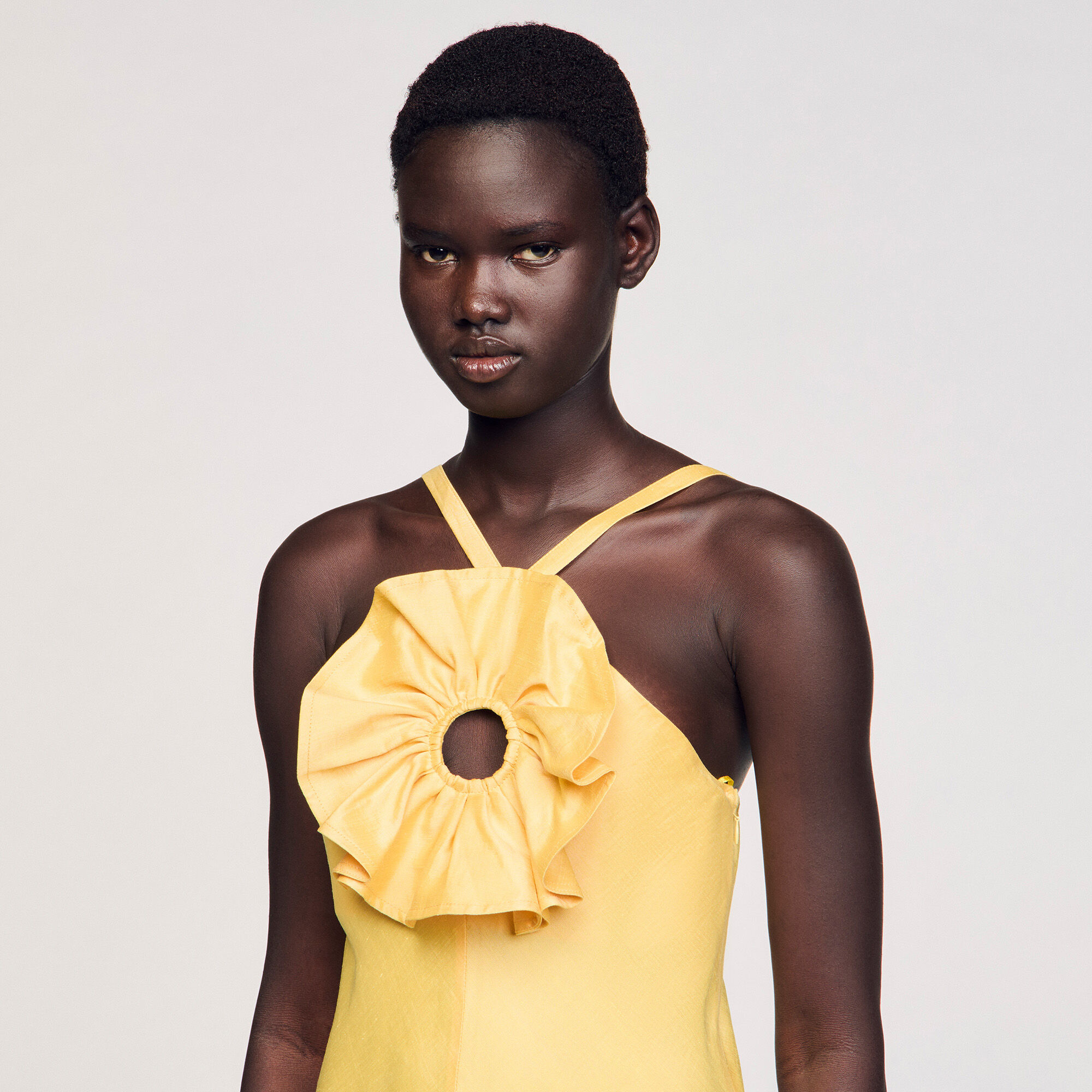 Robe longue à détail volant