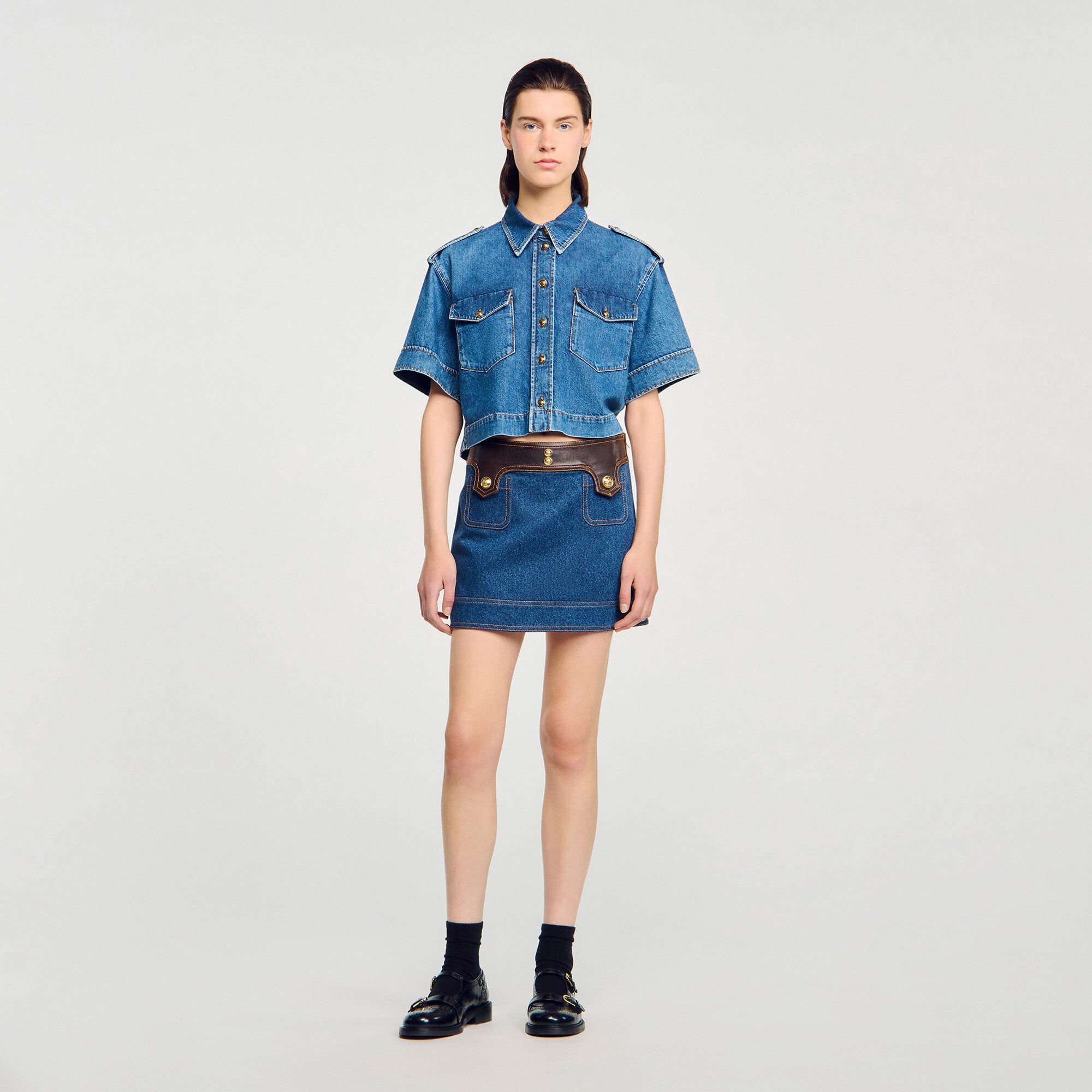 Jupe courte en denim et cuir
