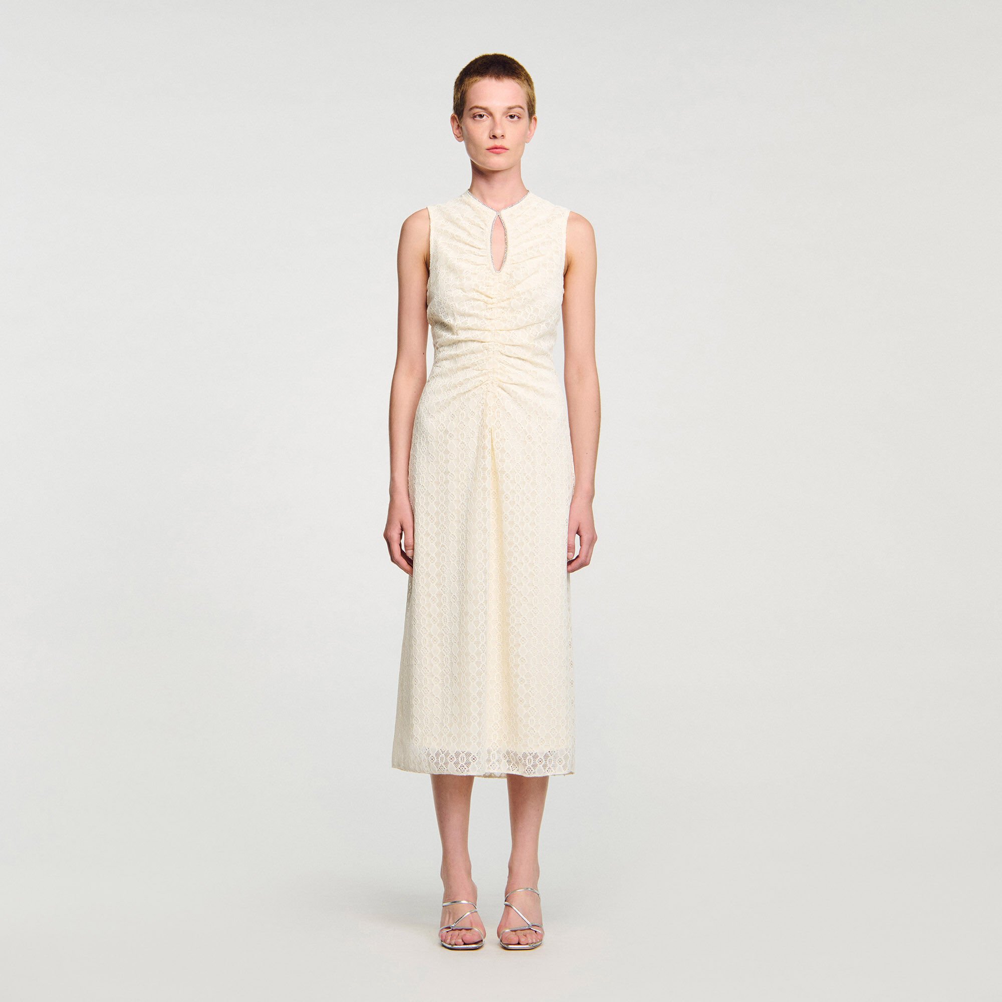 Robe longue en dentelle 