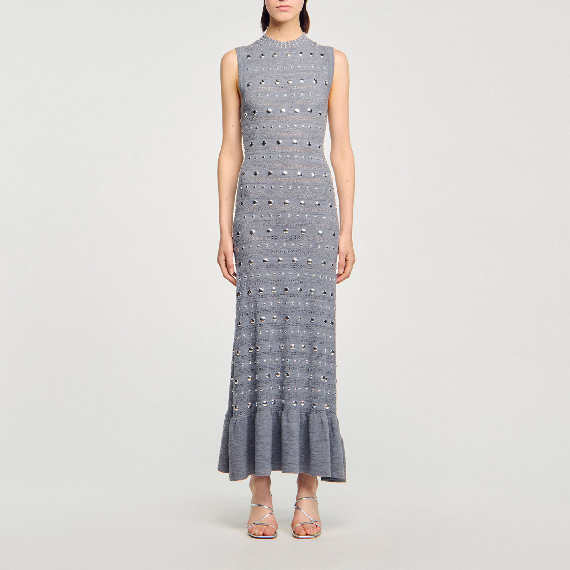 Robe longue en maille &agrave; studs - Femme | Sandro Paris
