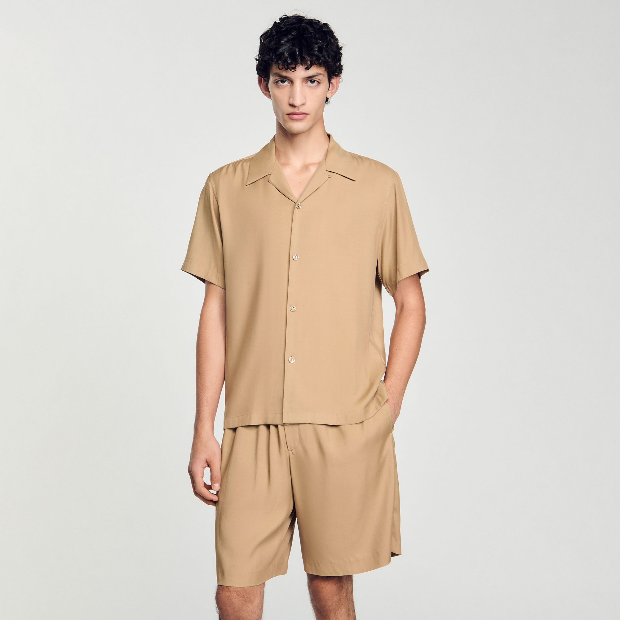 Chemise à col requin