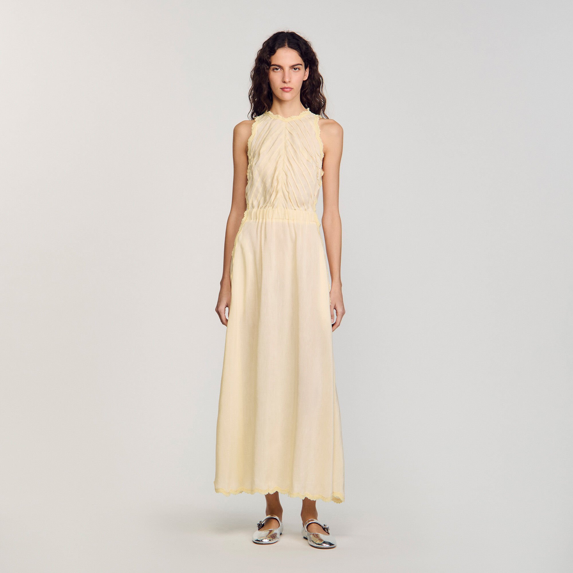 Robe longue  à détails dentelle 