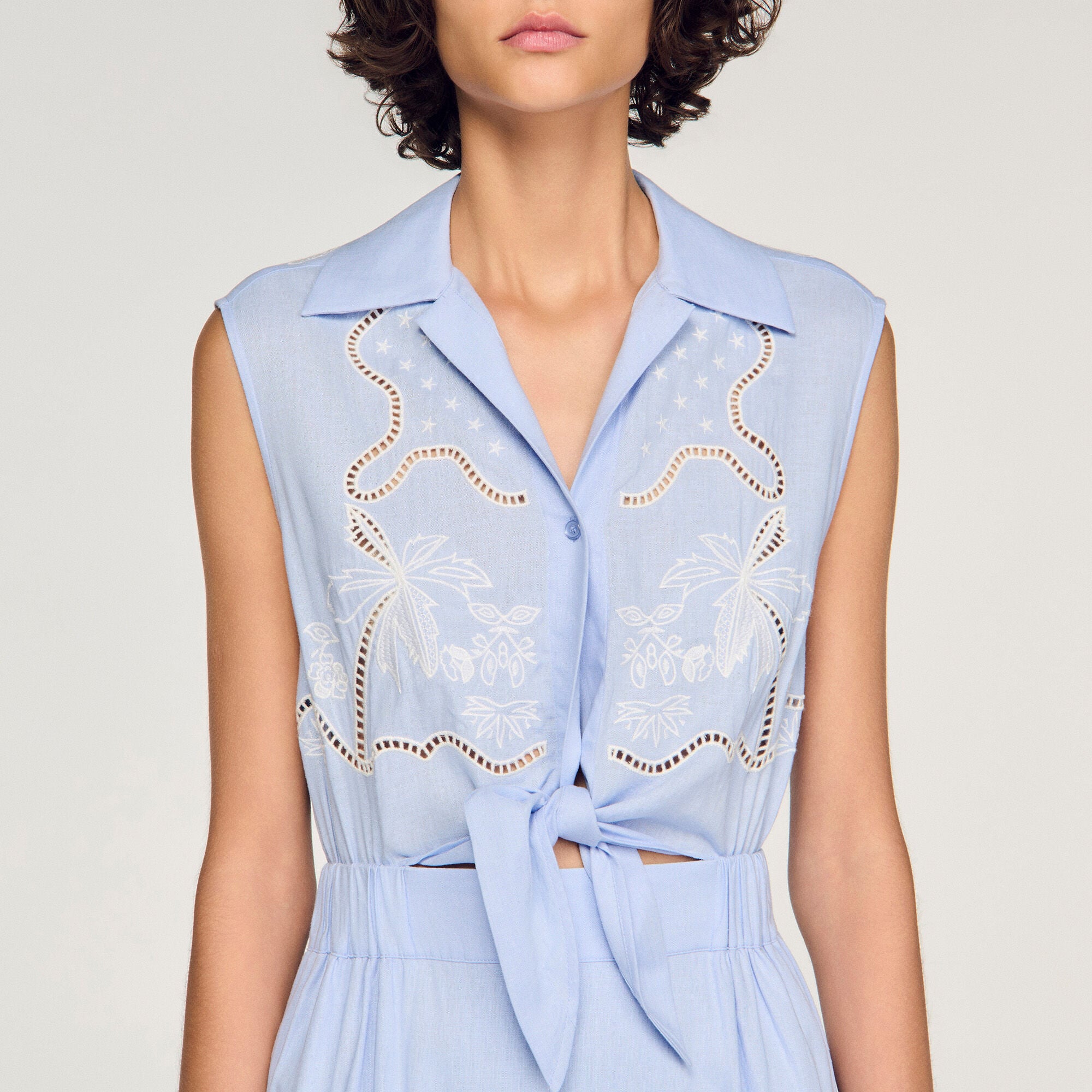 Robe longue en lin brod&eacute;e