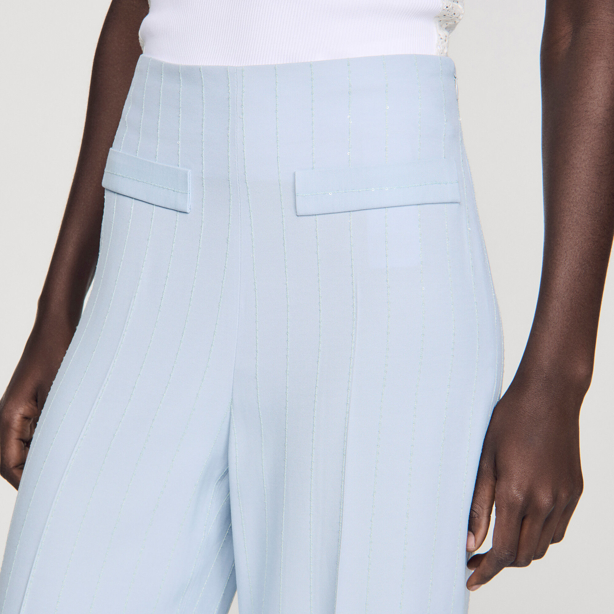 Pantalon &agrave; rayures et sequins