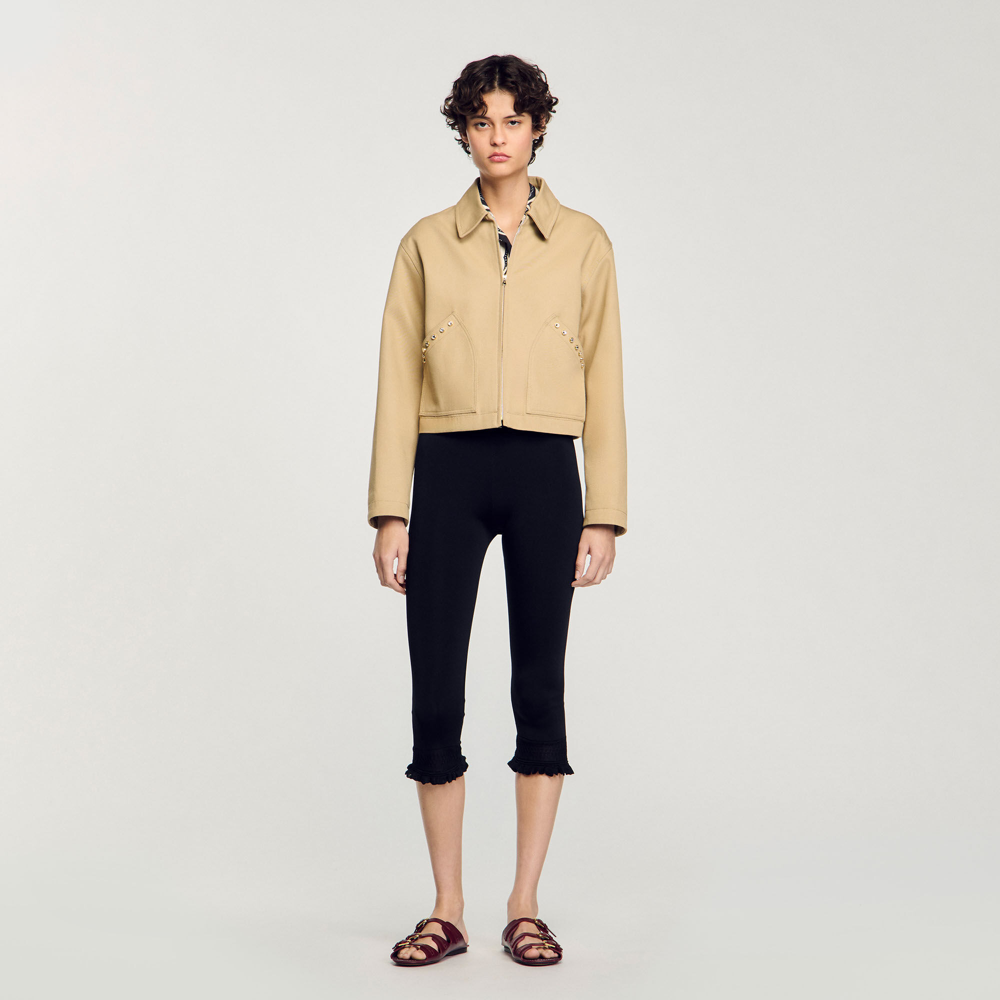 Blouson court à détails strassés