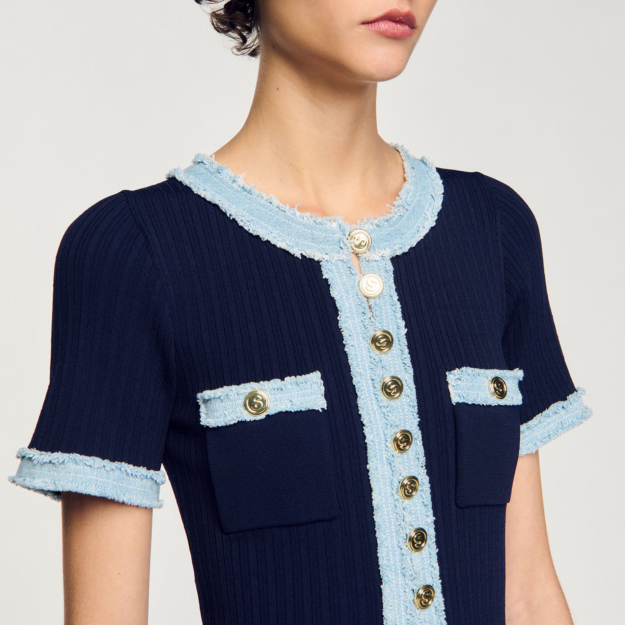 Robe longue en maille à détails denim