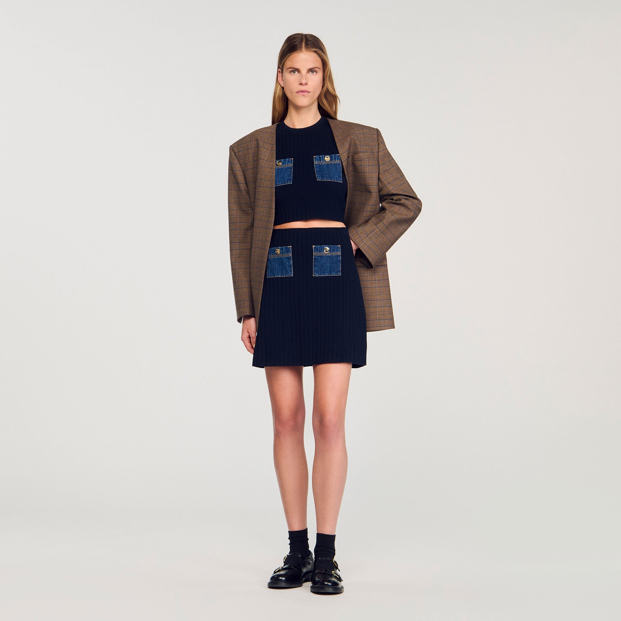 Jupe courte en maille et denim