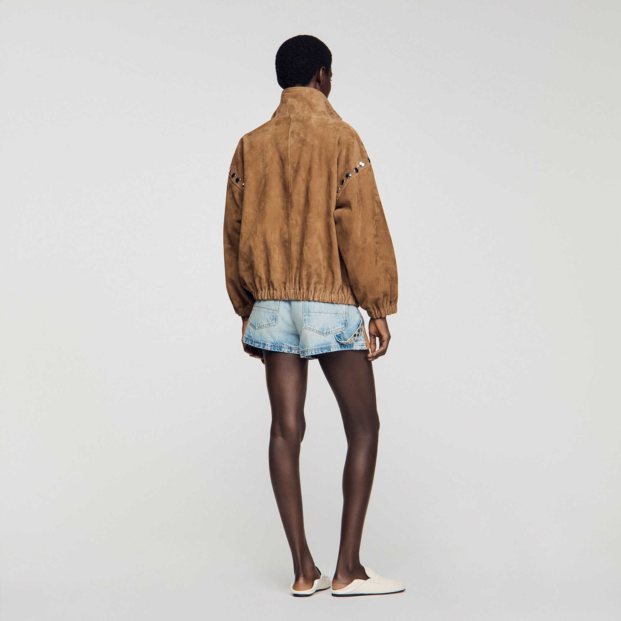 Blouson en su&egrave;de &agrave; studs