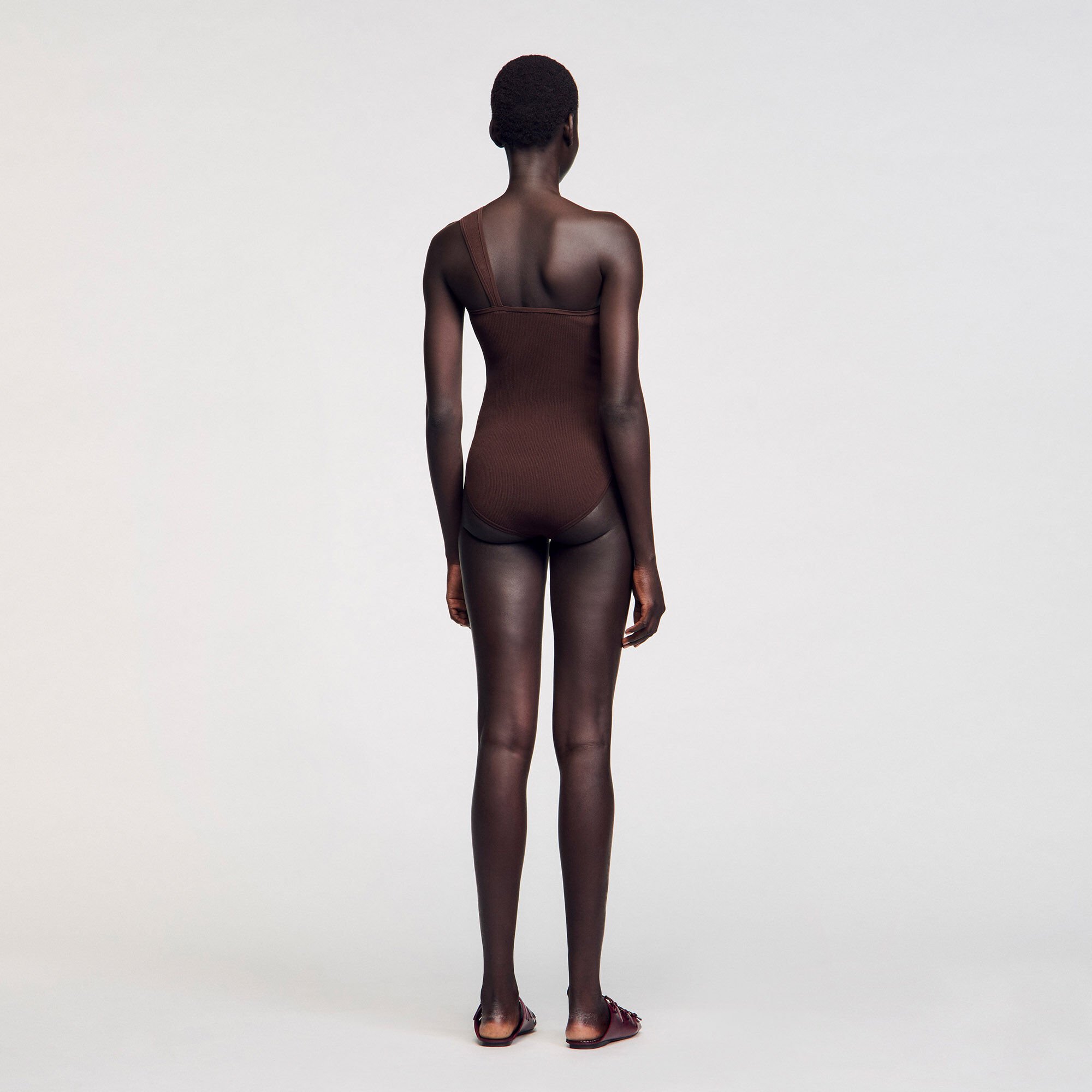Body asymétrique à détail perles