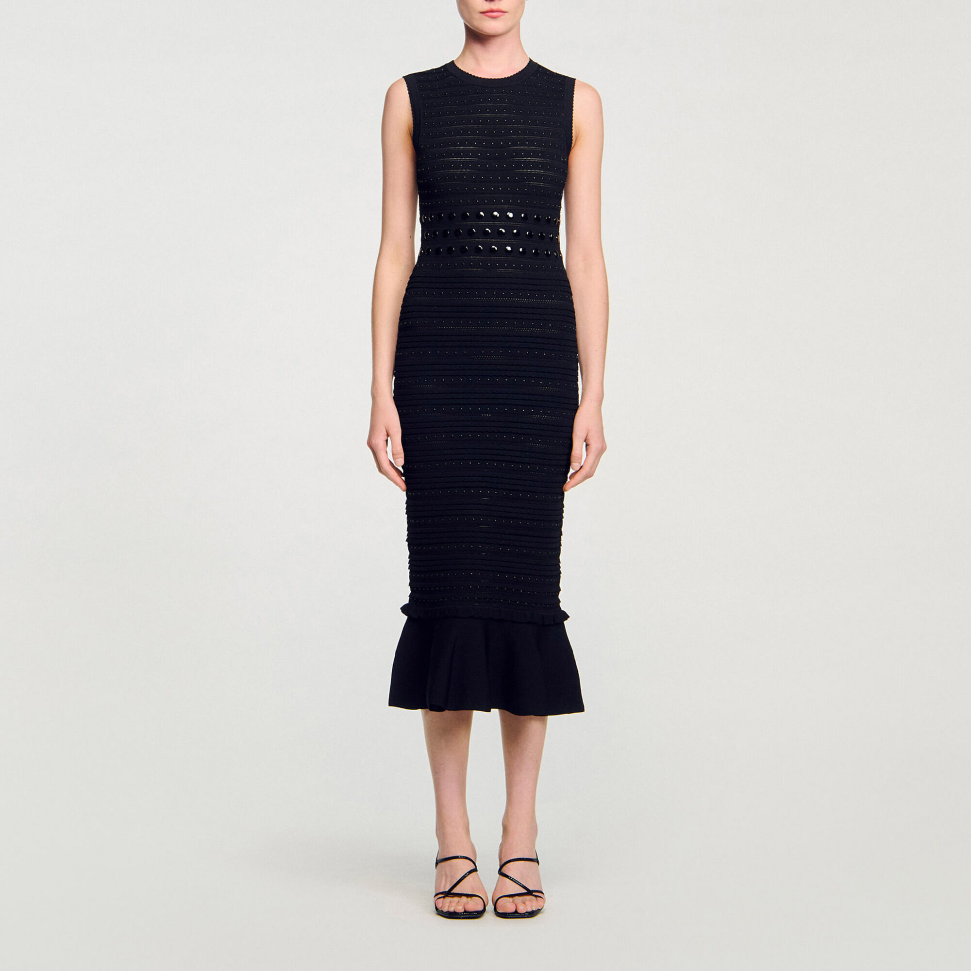 Robe longue en maille &agrave; studs - Femme | Sandro Paris